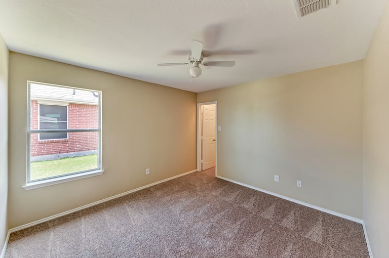 Photo 17 of 23 - 1205 Diamond Back Ln, Haslet, TX 76052