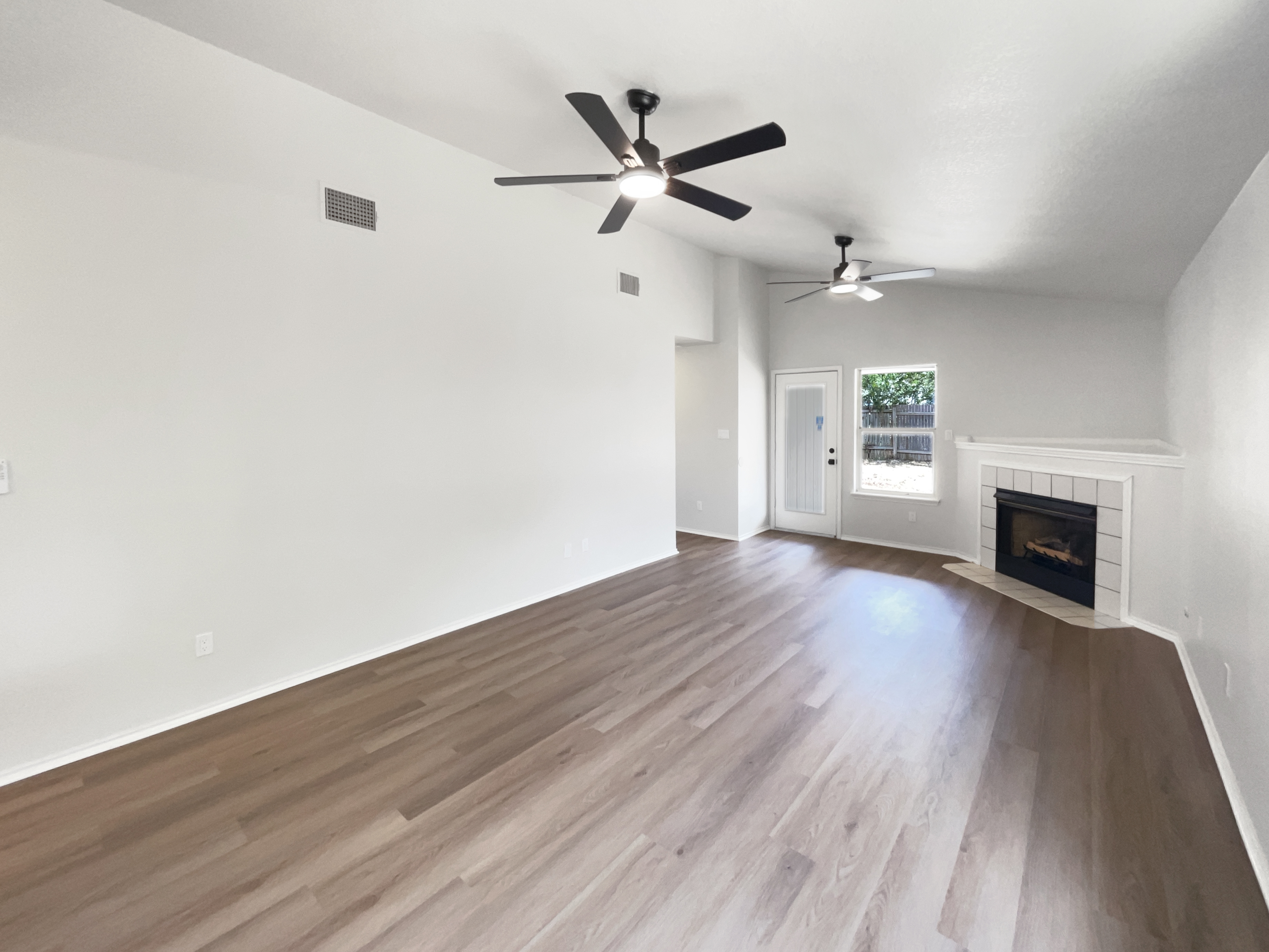 Photo 3 of 20 of 1207 Brashear Ln, Cedar Park, TX