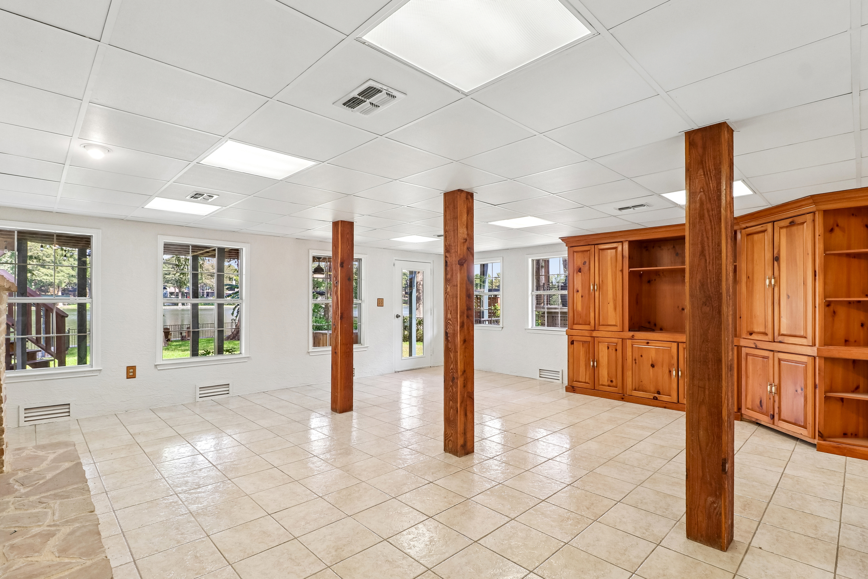 Photo 14 of 47 of 1321 E Zipp Rd, New Braunfels, TX