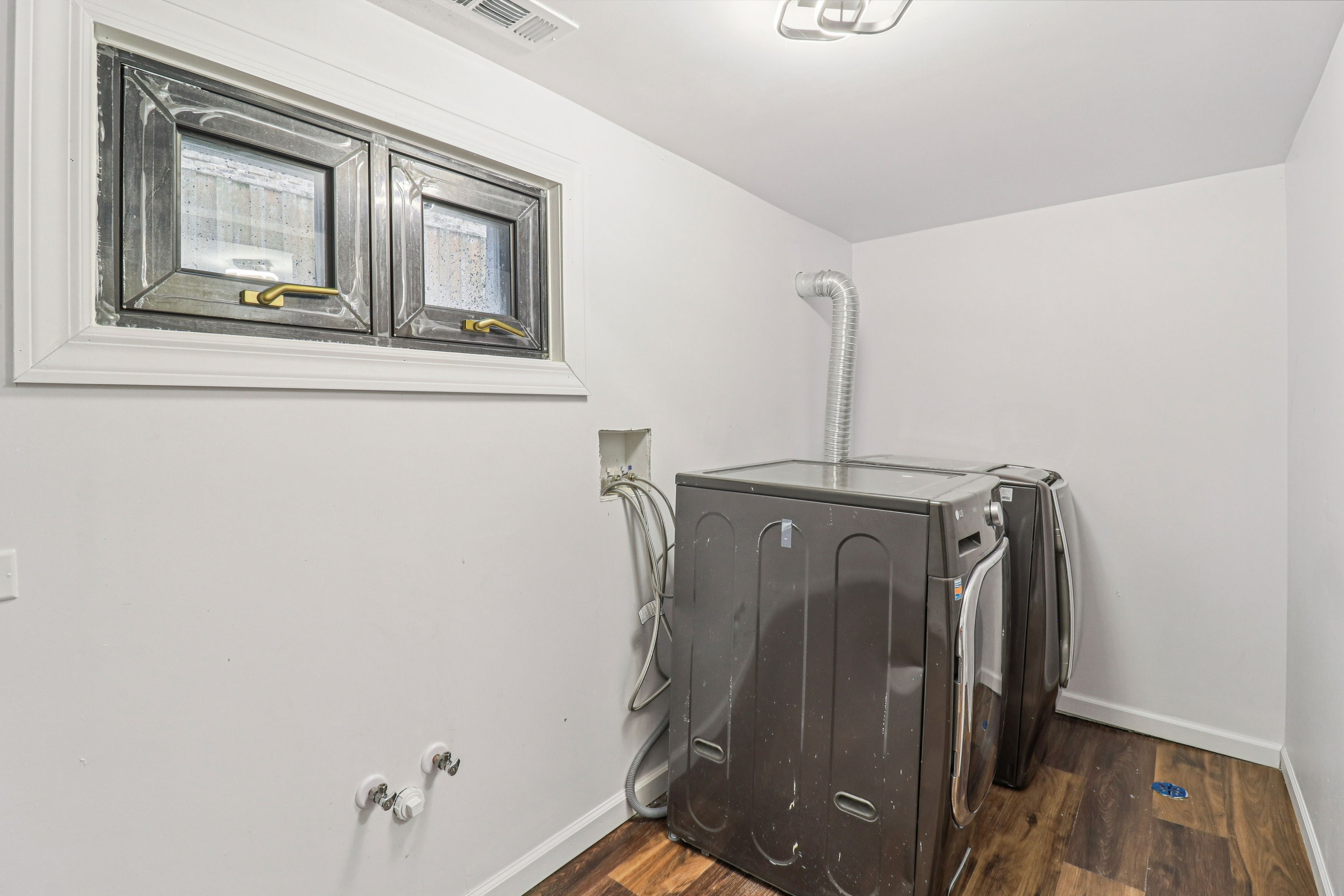 Photo 14 of 48 of 1509 Center St, Des Plaines, IL