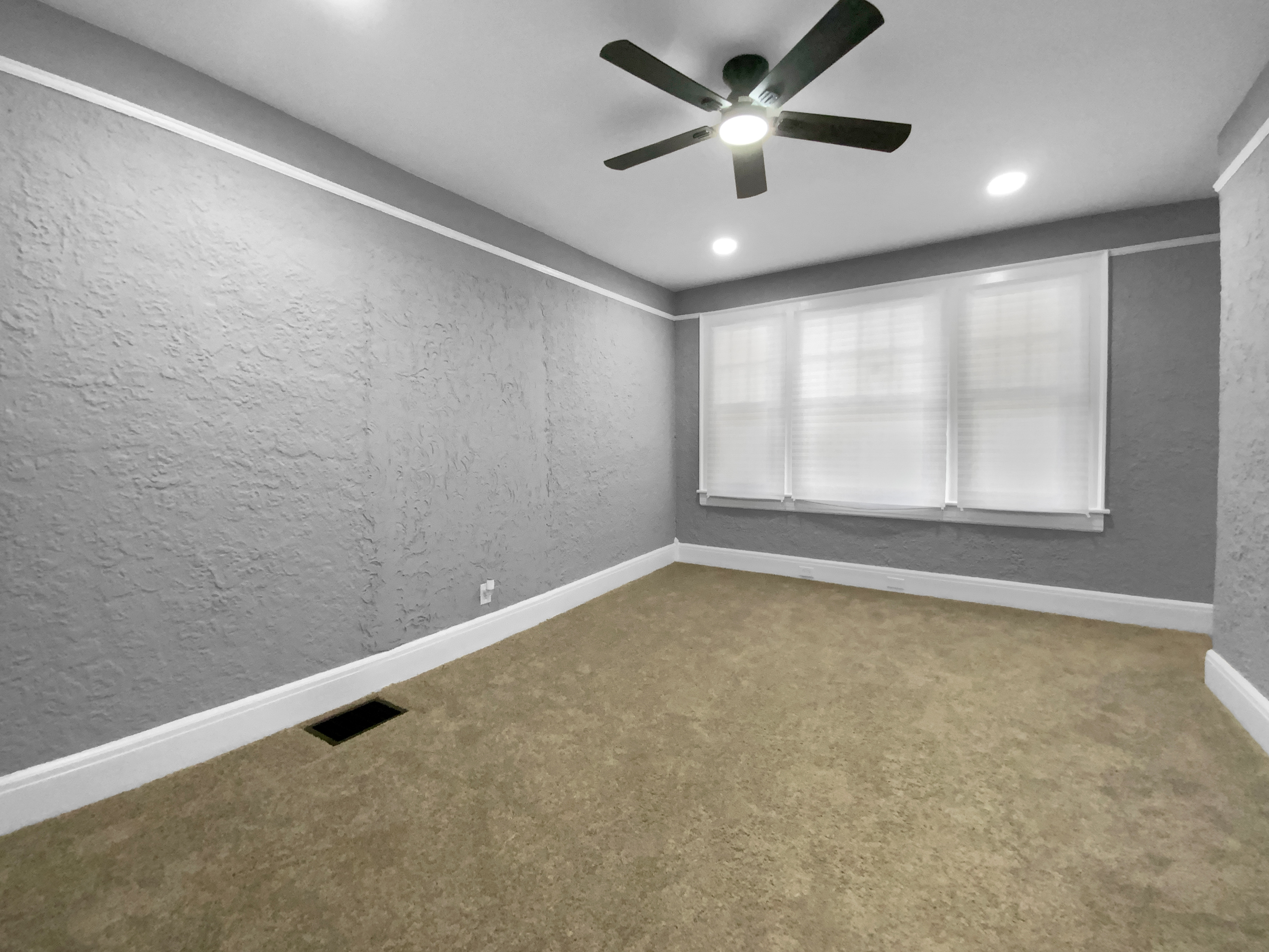 Photo 9 of 21 of 1033 Graymont Ave W, Birmingham, AL