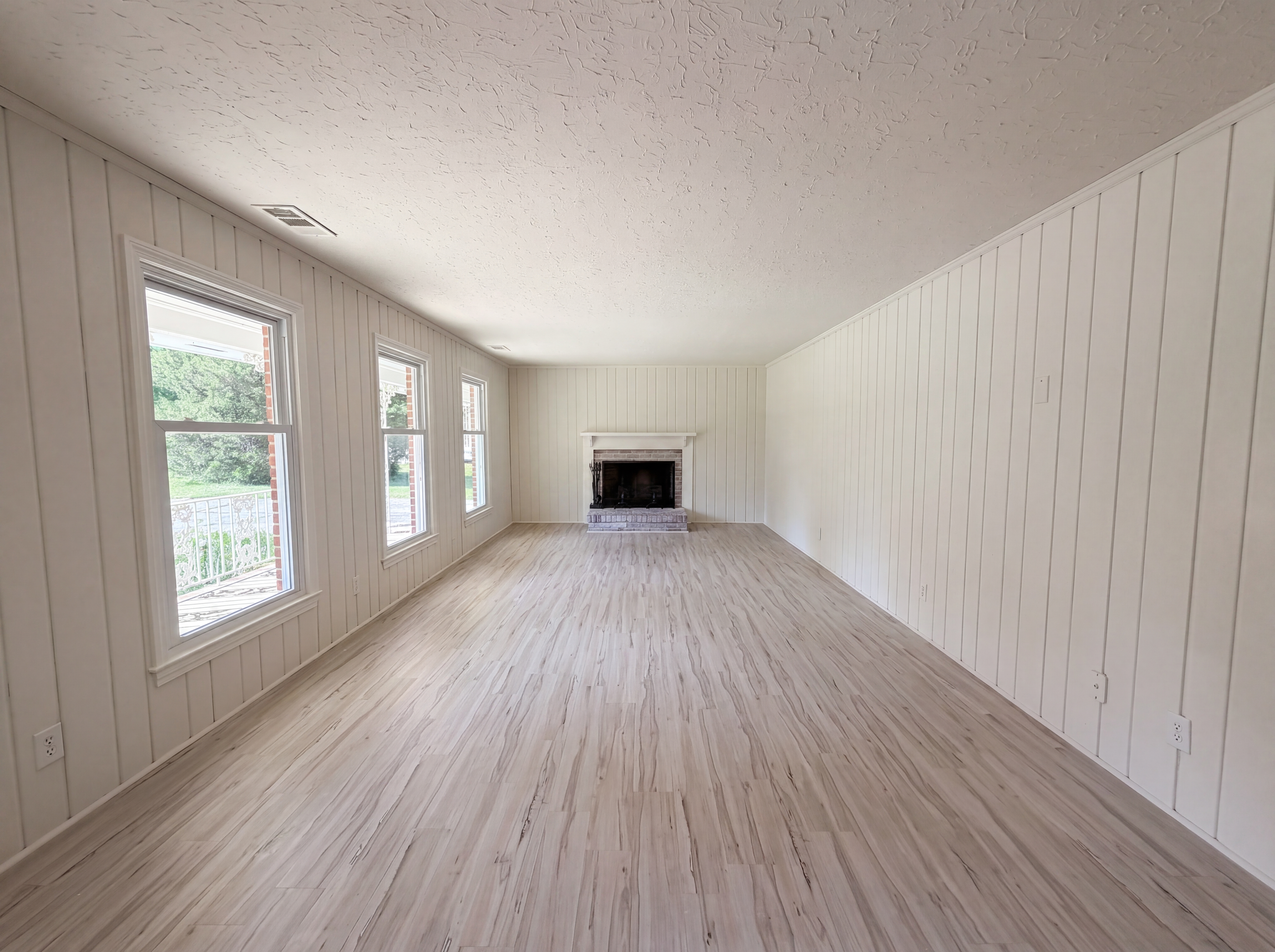 Photo 3 of 23 of 5305 Belews Creek Rd, Walkertown, NC