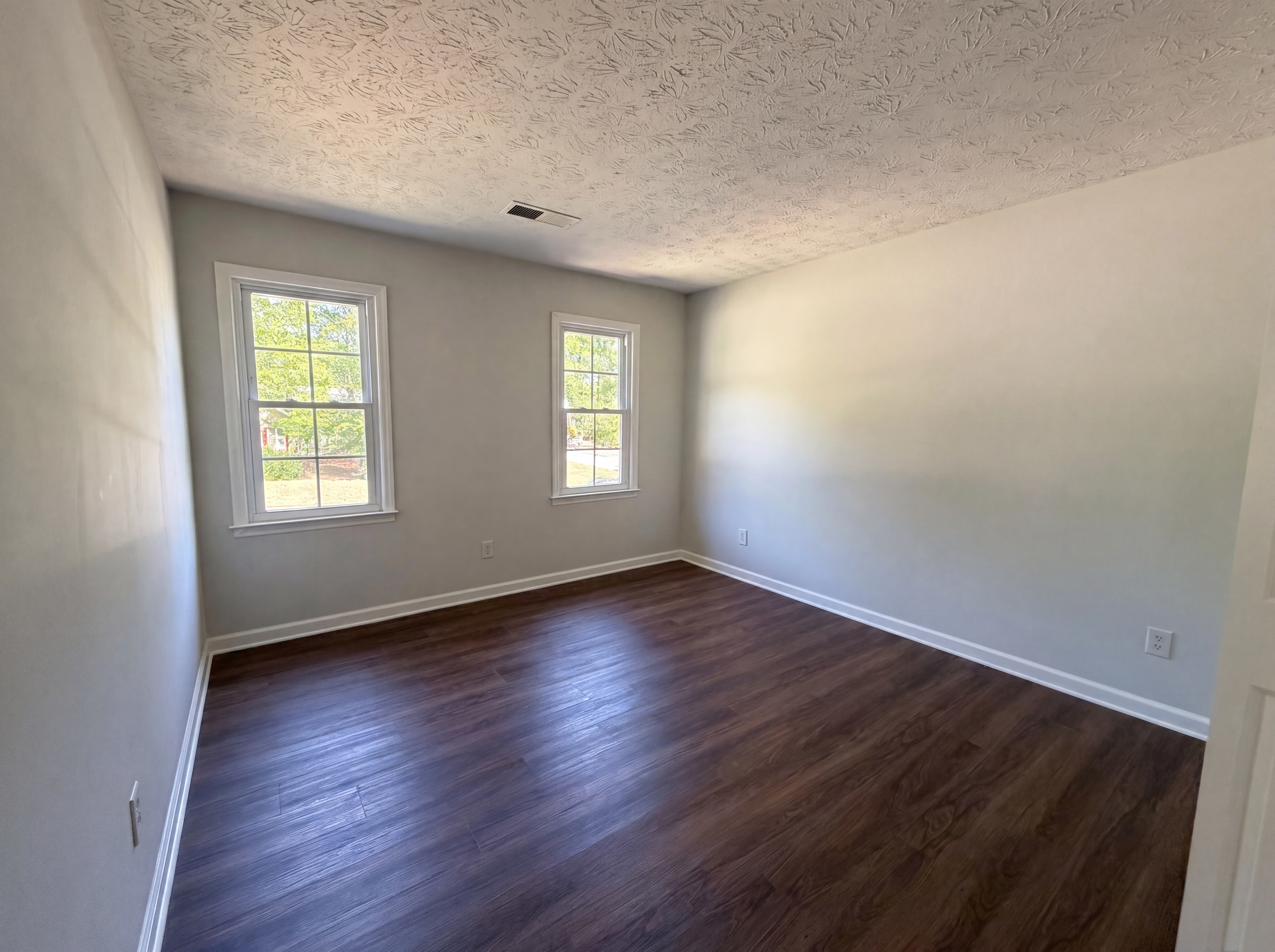 Photo 8 of 22 of 1033 Chestnut Hill Cir SW, Marietta, GA