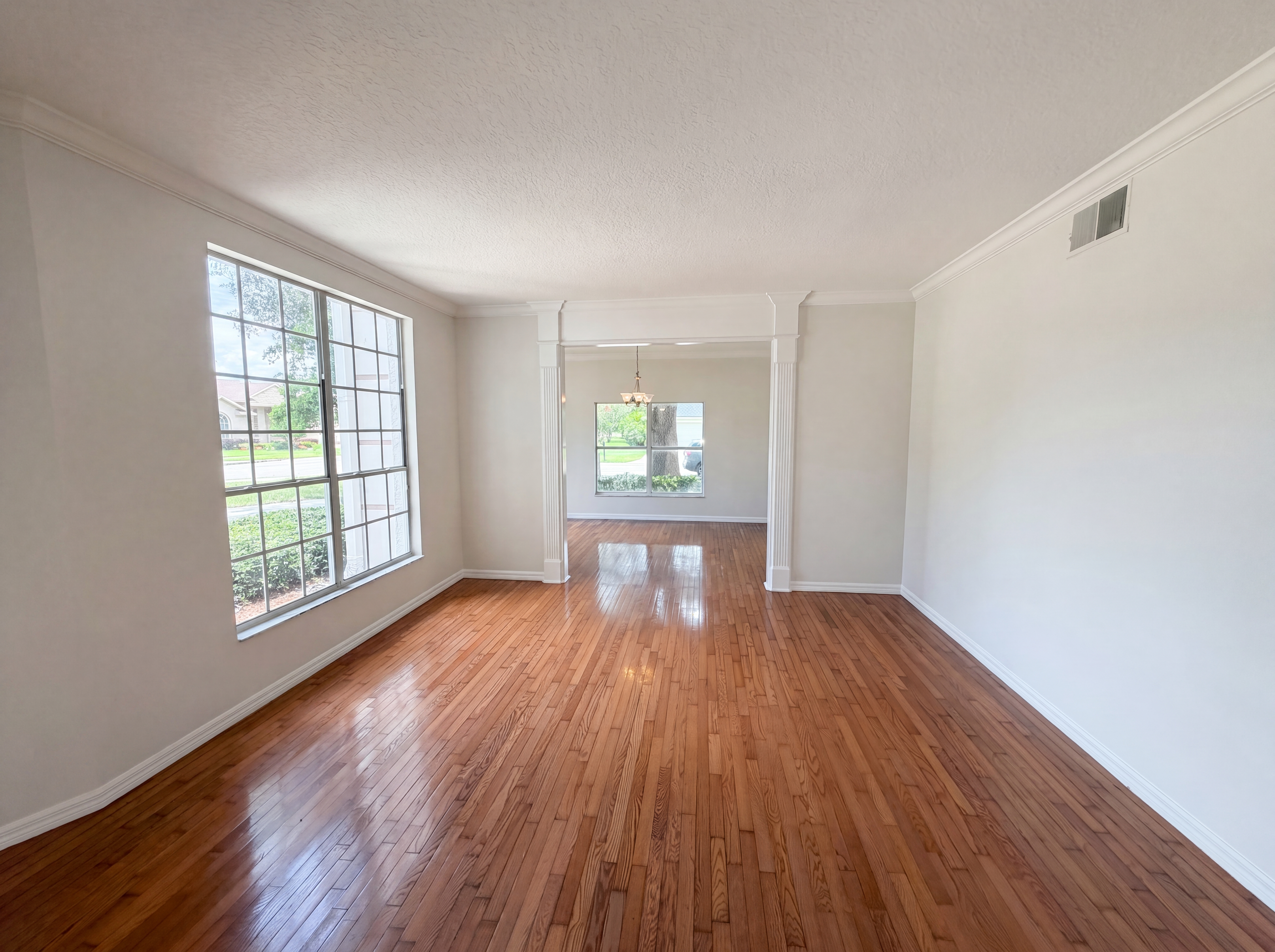 Photo 3 of 43 of 2270 Blossomwood Dr, Oviedo, FL