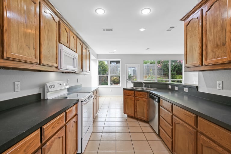 Photo 4 of 30 - 5813 Pearl Oyster Ln, Fort Worth, TX 76179