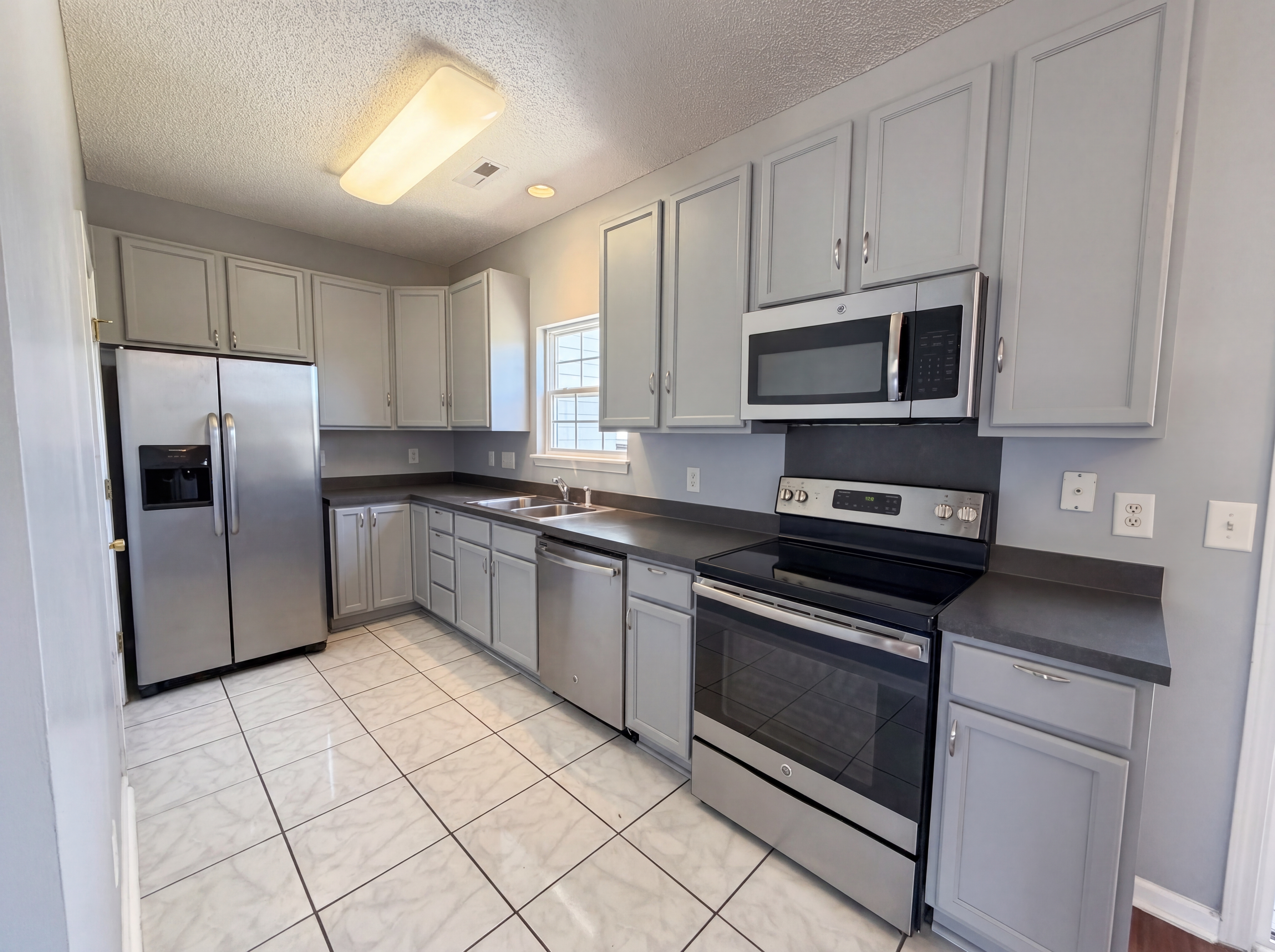 Photo 2 of 20 of 212 Congaree River Dr, Summerville, SC