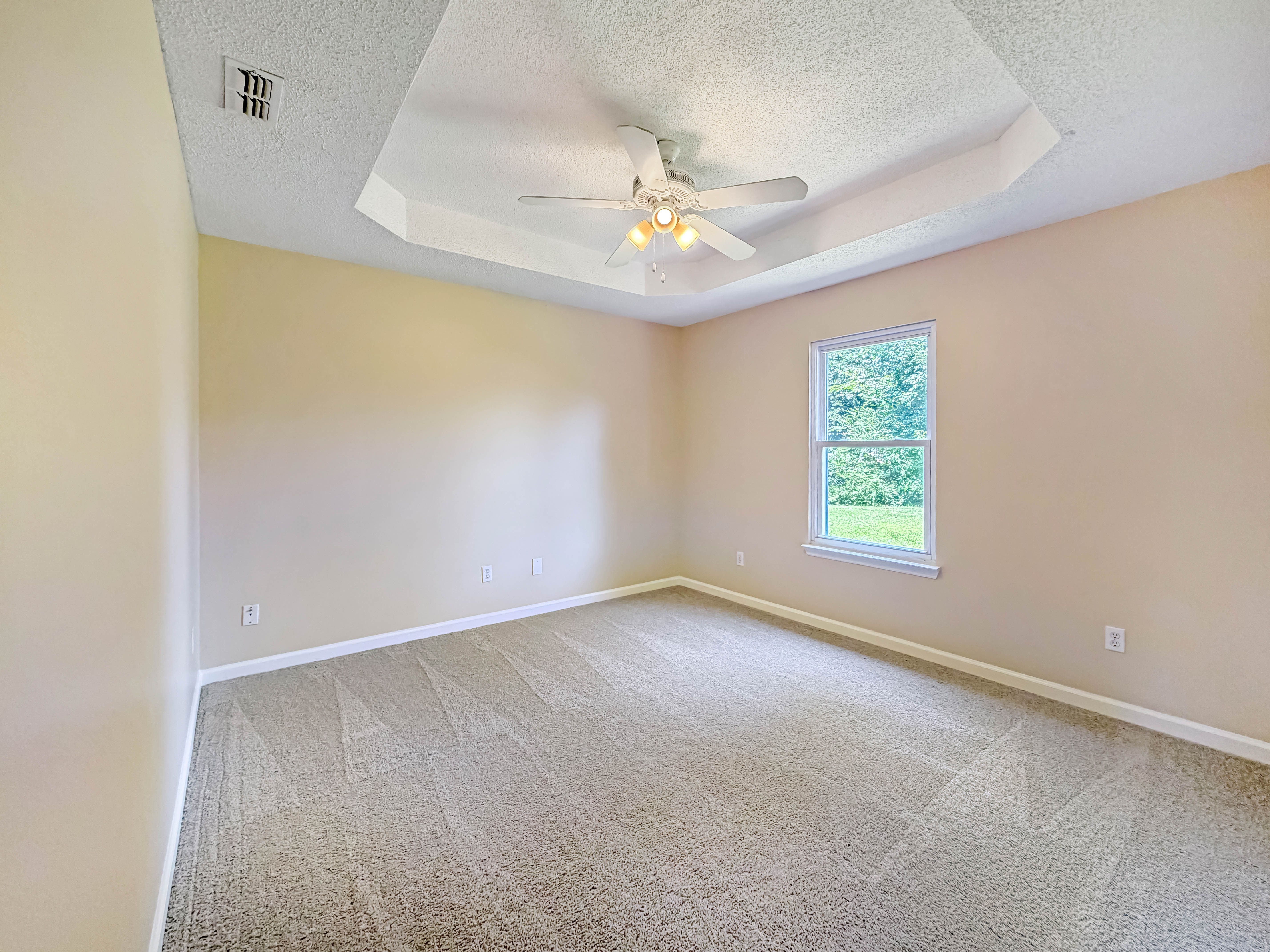 Photo 12 of 21 of 104 Frontier Ln, La Vergne, TN