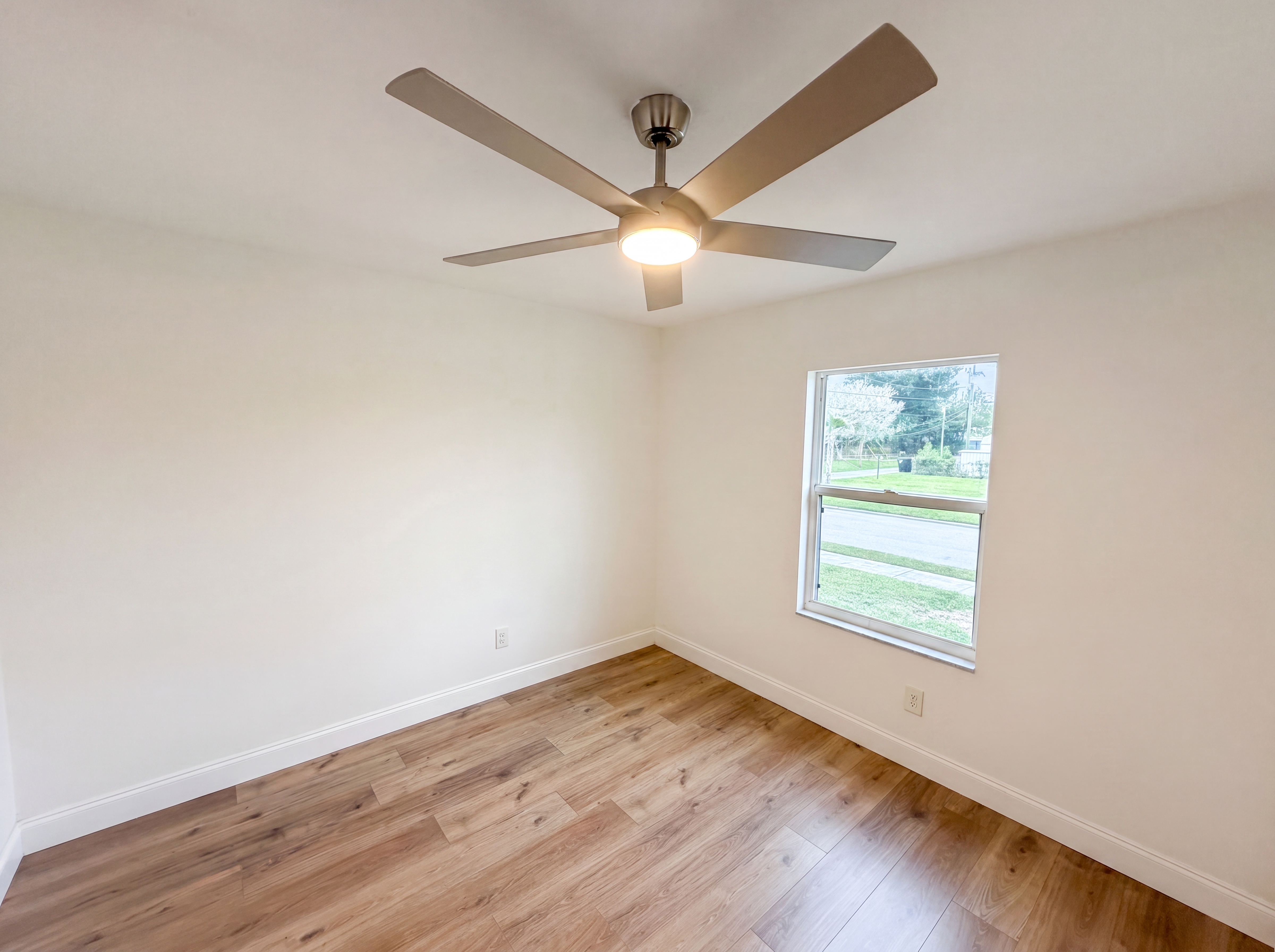 Photo 18 of 25 of 845 40th Ave S, Saint Petersburg, FL