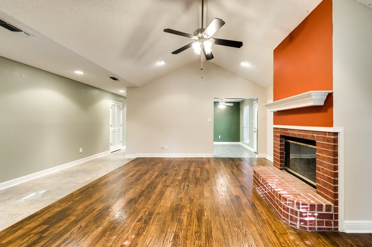 Photo 11 of 25 - 7502 Yorkmeadow Dr, Arlington, TX 76001