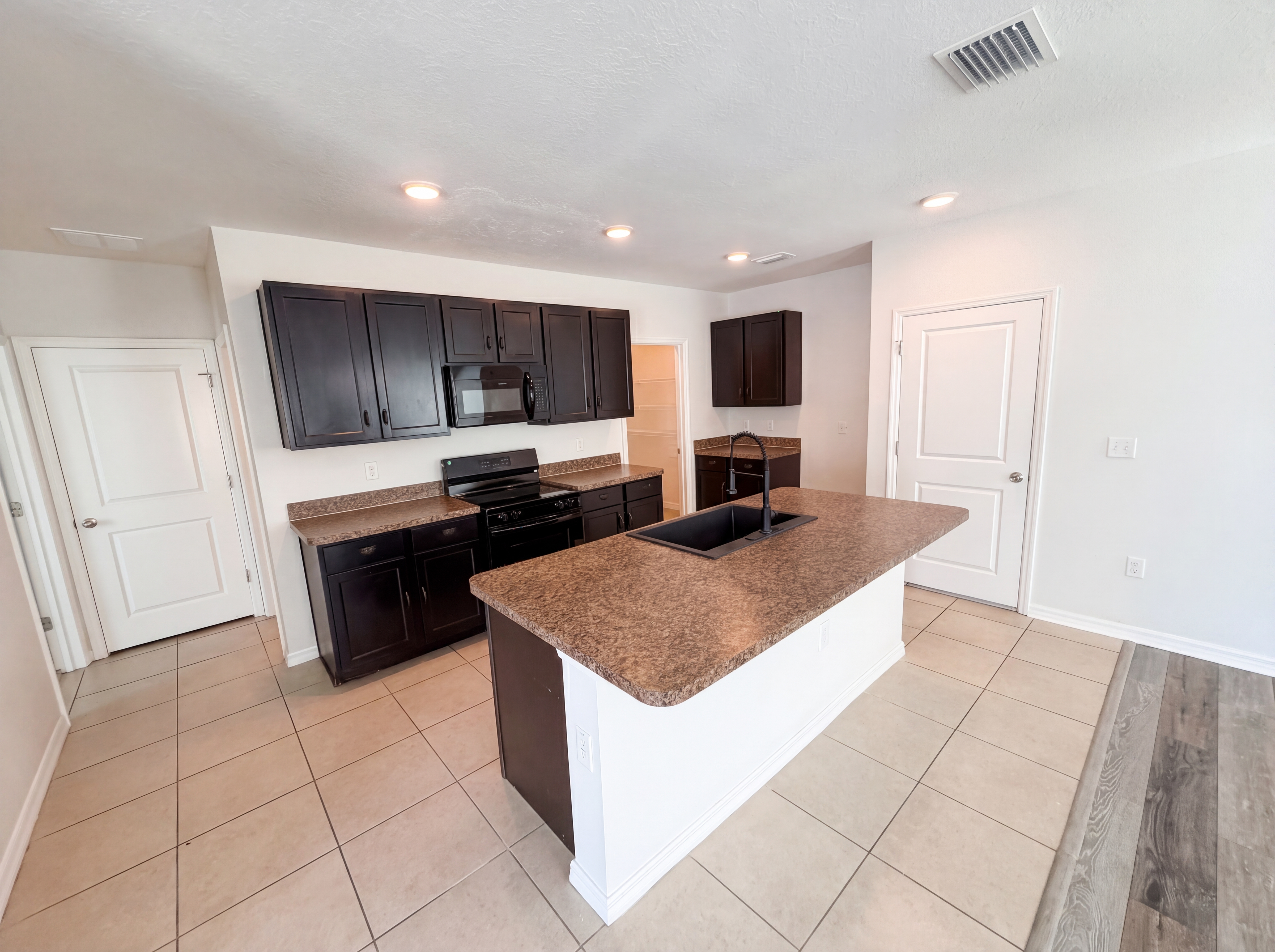 Photo 2 of 36 of 10225 Mangrove Well Rd, Sun City Center, FL