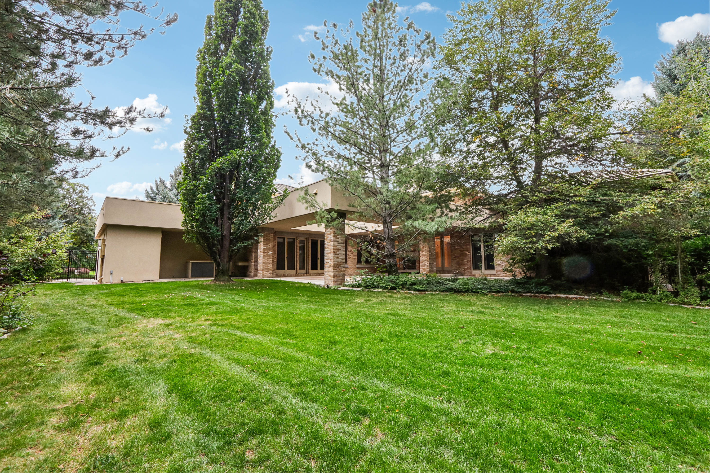 Photo 5 of 49 of 4986 S Fillmore Ct, Englewood, CO
