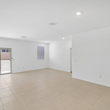 Property photo 3 of 10453 W Beaman Ln