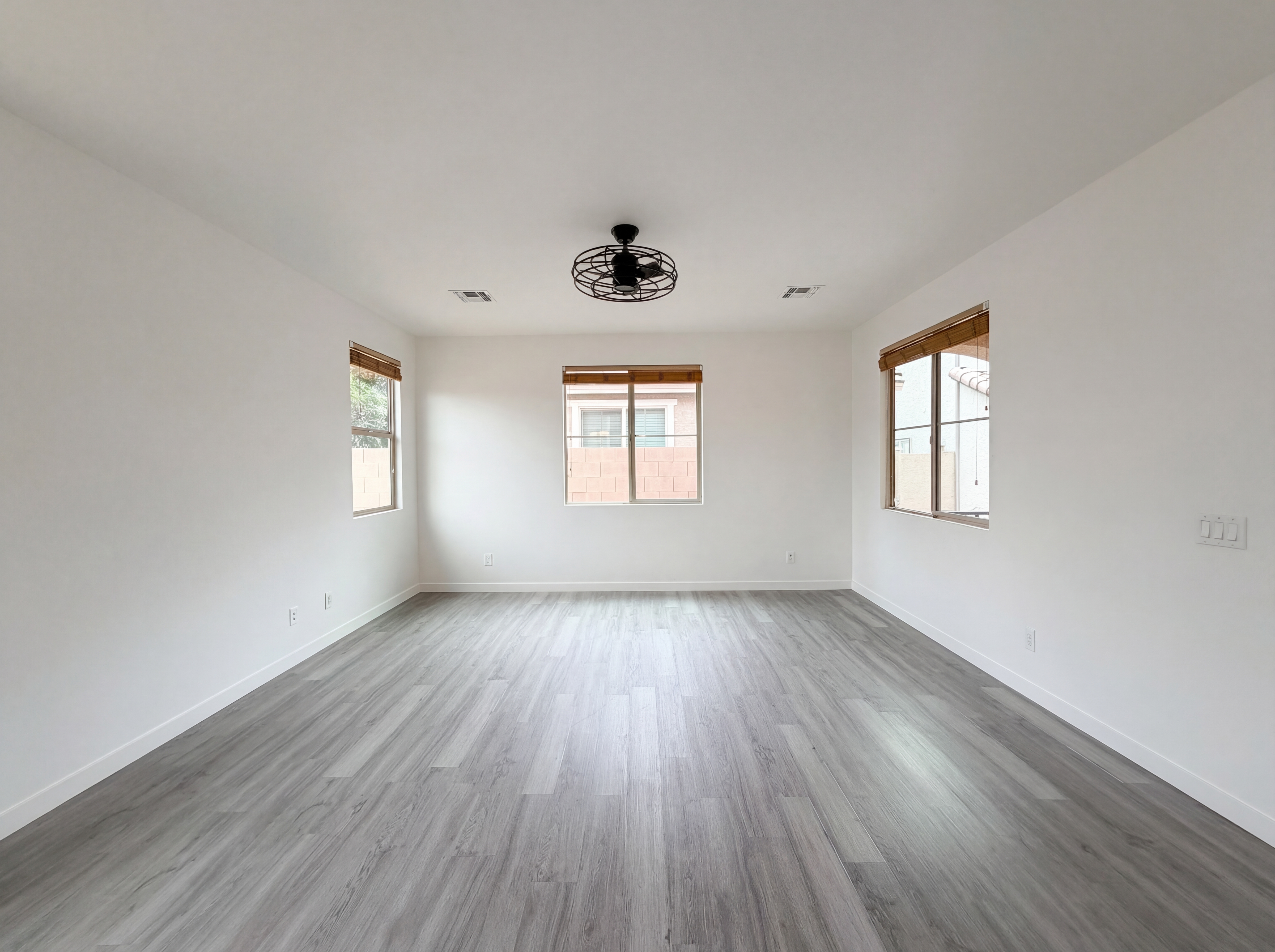 Photo 8 of 24 of 2739 N 73rd Dr, Phoenix, AZ