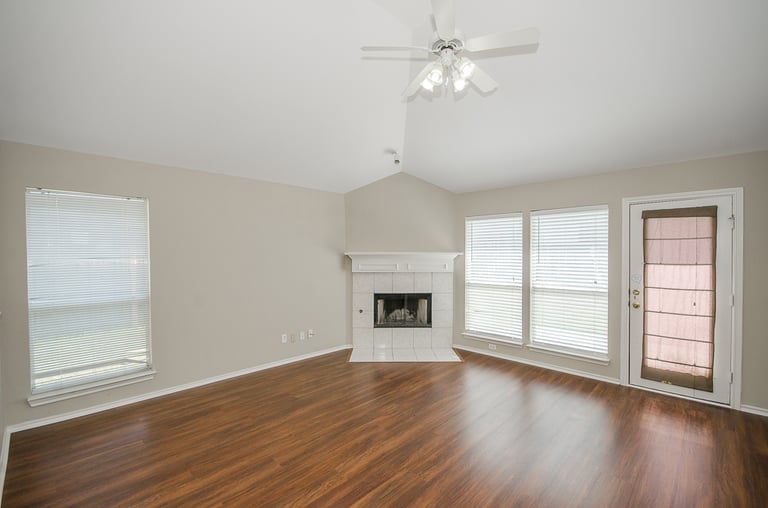 Photo 12 of 28 - 2046 Diamond Ridge Dr, Carrollton, TX 75010