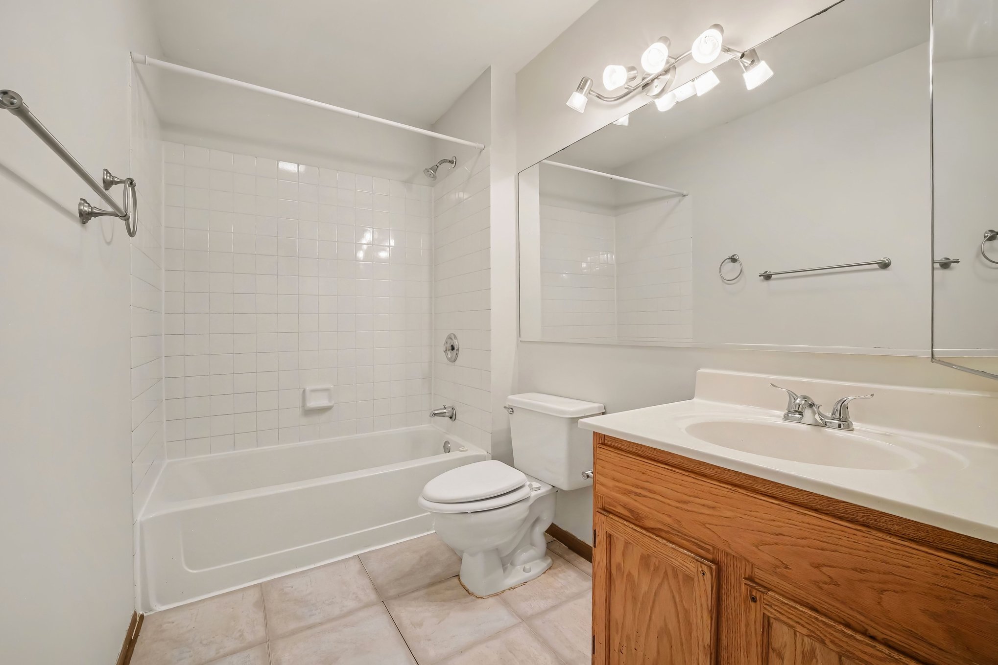 Photo 13 of 16 of 3512 Portsmouth Dr, Zion, IL