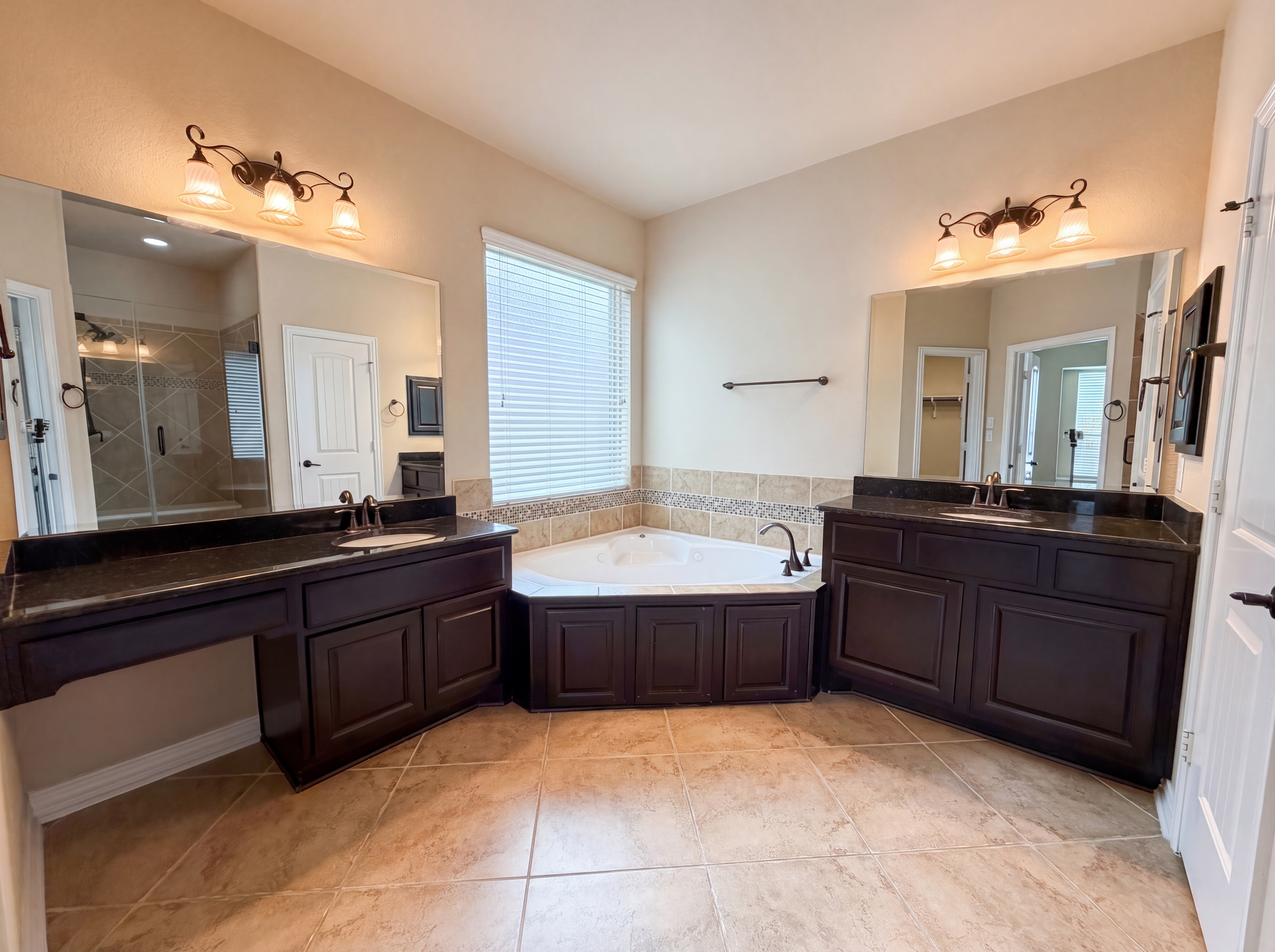 Photo 12 of 21 of 1036 Cedar Forest Dr, Conroe, TX
