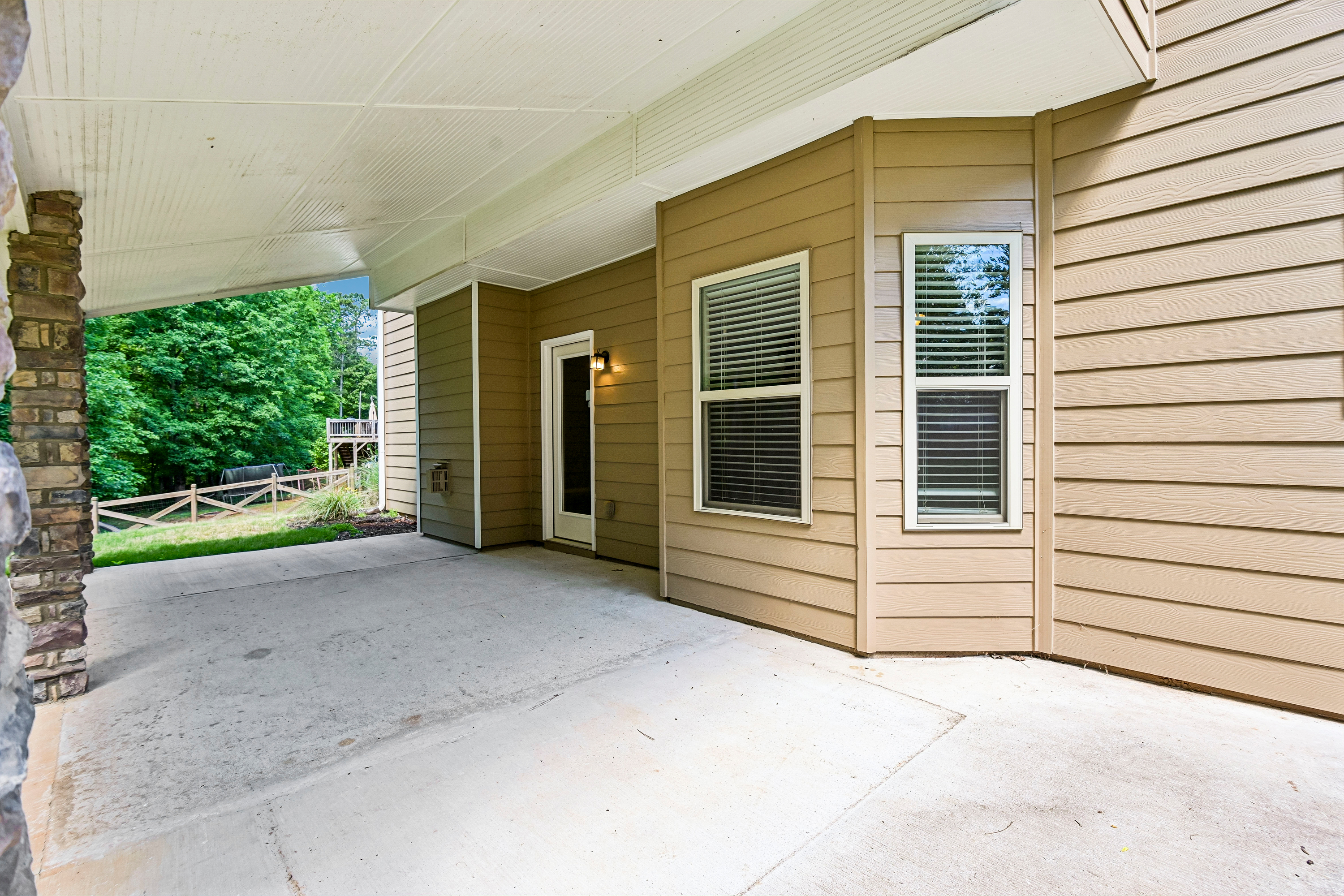 Photo 10 of 53 of 252 Stone Lake Dr, Dallas, GA