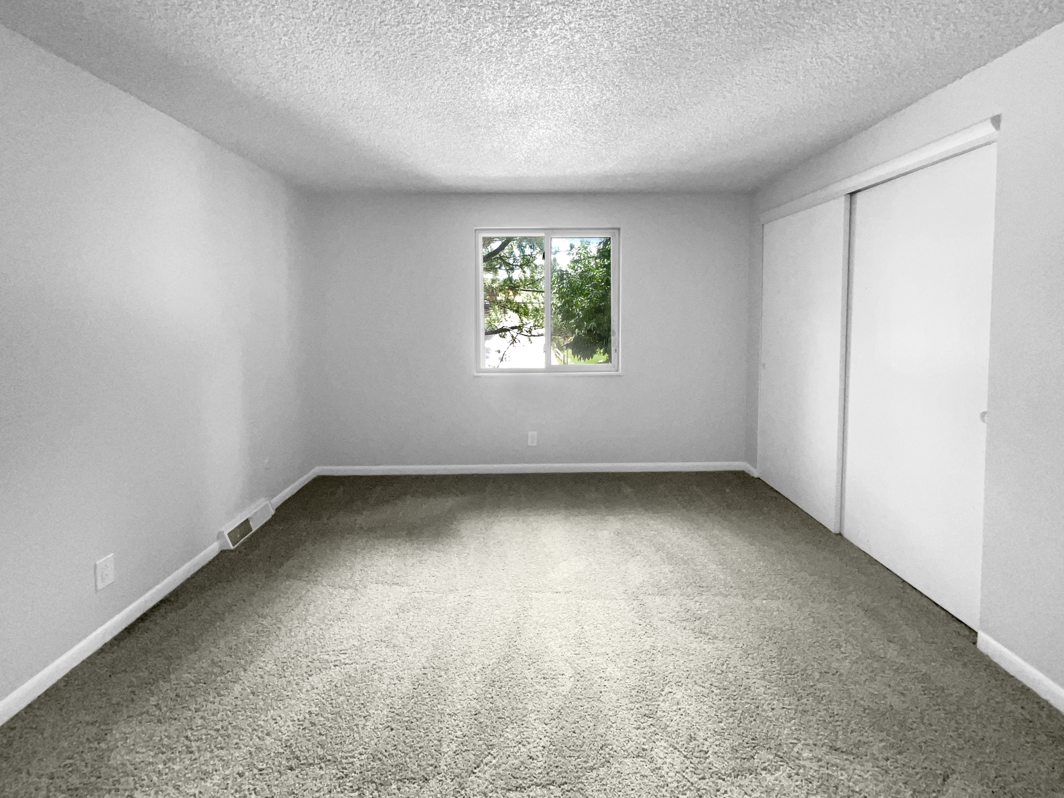Photo 3 of 19 of 5670 S Lowell Blvd, Littleton, CO