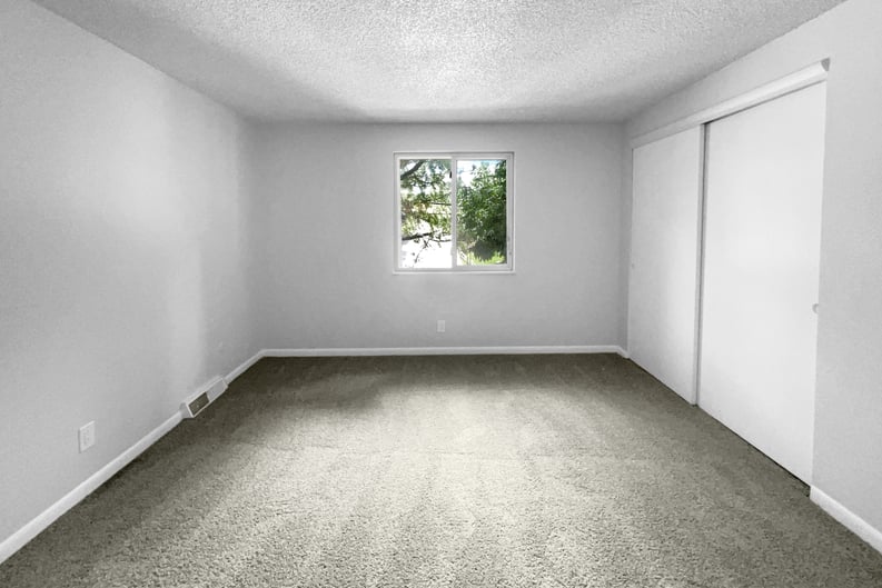 Property photo 3 of 5670 S Lowell Blvd