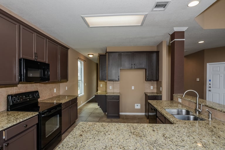 Photo 4 of 27 - 3614 Atrium Peak, San Antonio, TX 78261