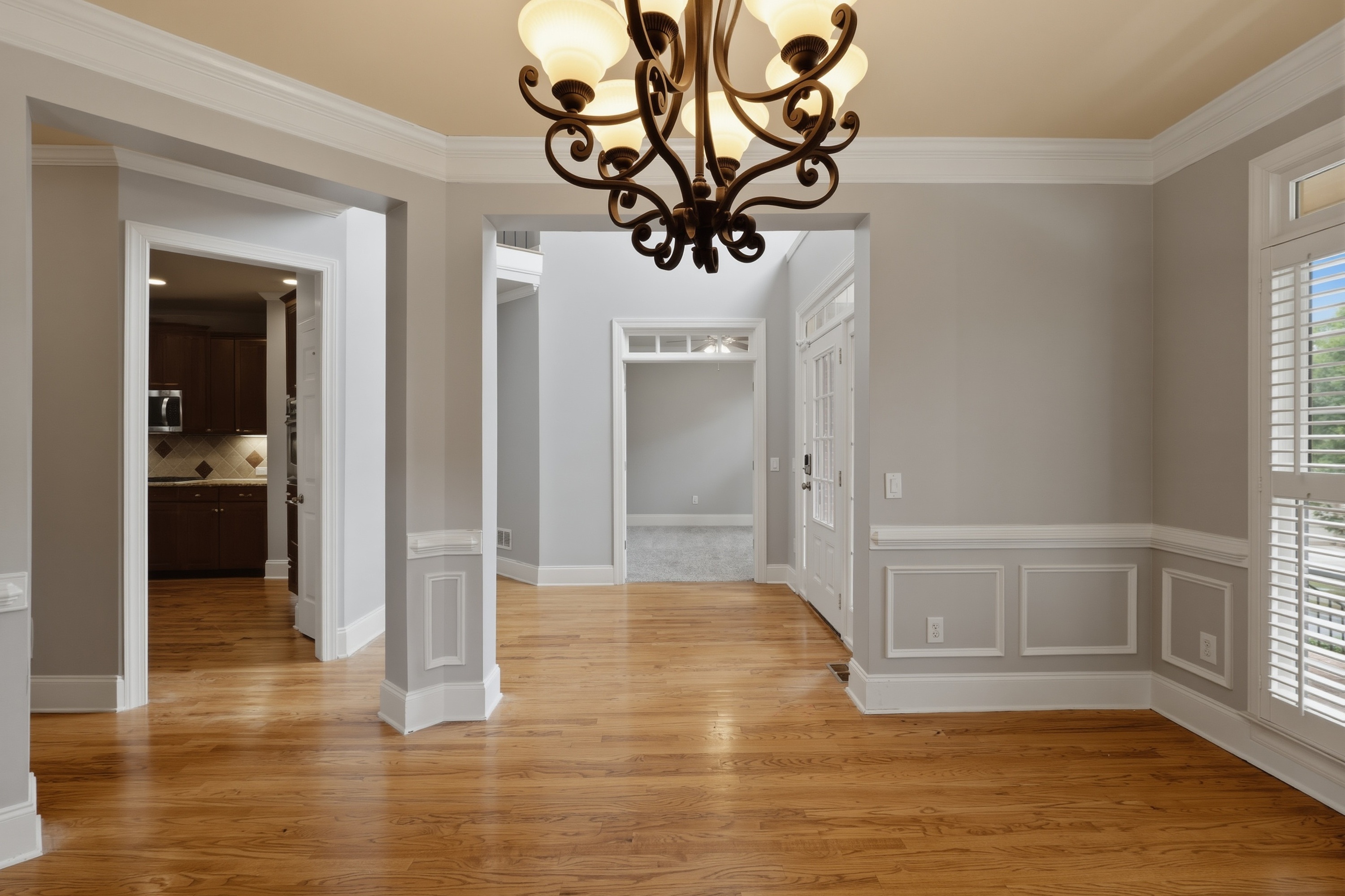 Photo 11 of 51 of 4530 Oak Brook Dr SE, Smyrna, GA