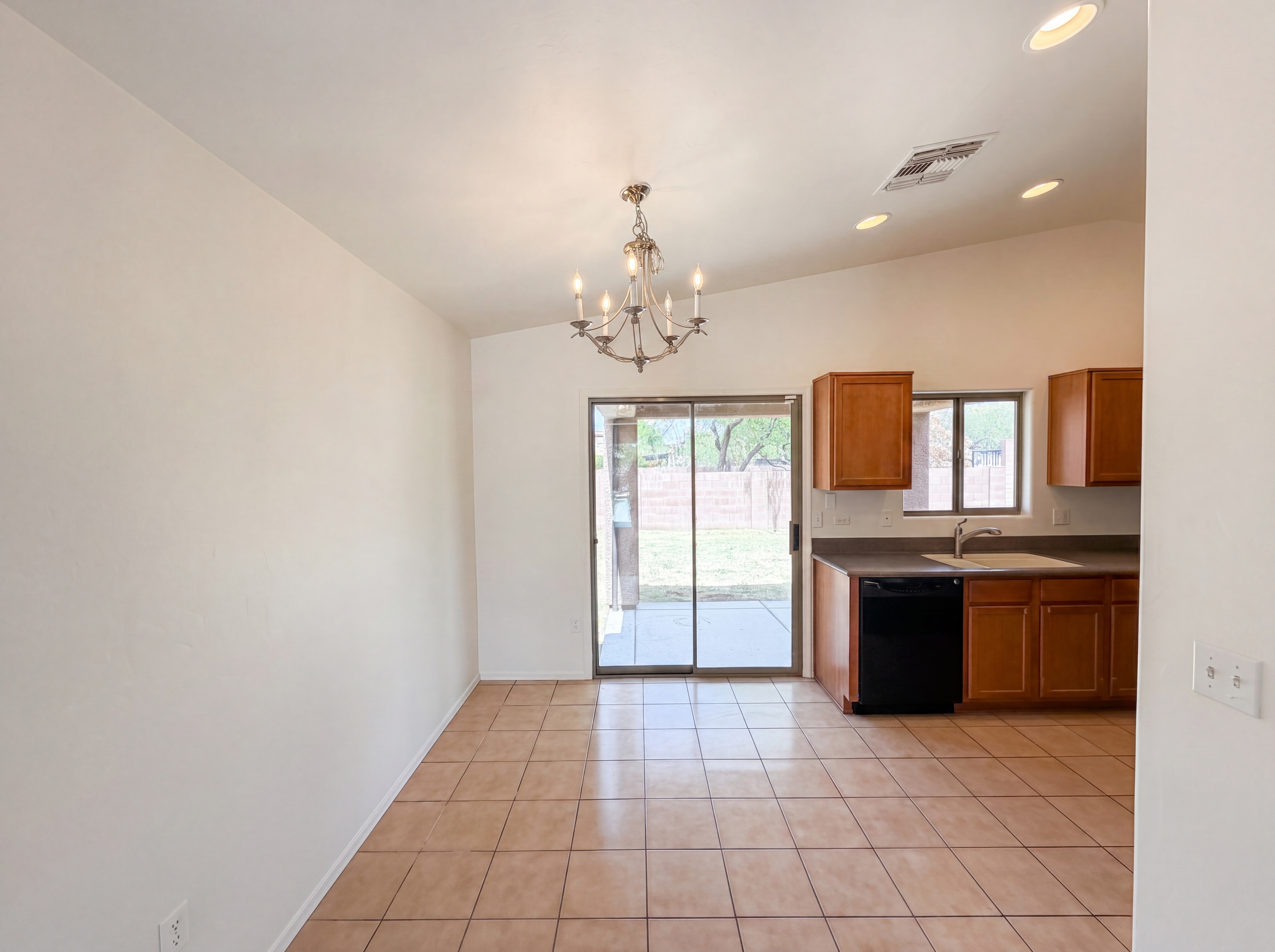 Photo 8 of 19 of 1067 E Lyle Canyon Dr, Sahuarita, AZ
