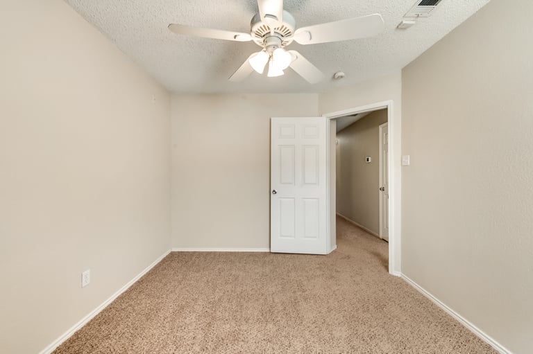 Photo 17 of 27 - 701 Long Hill Ct, McKinney, TX 75071