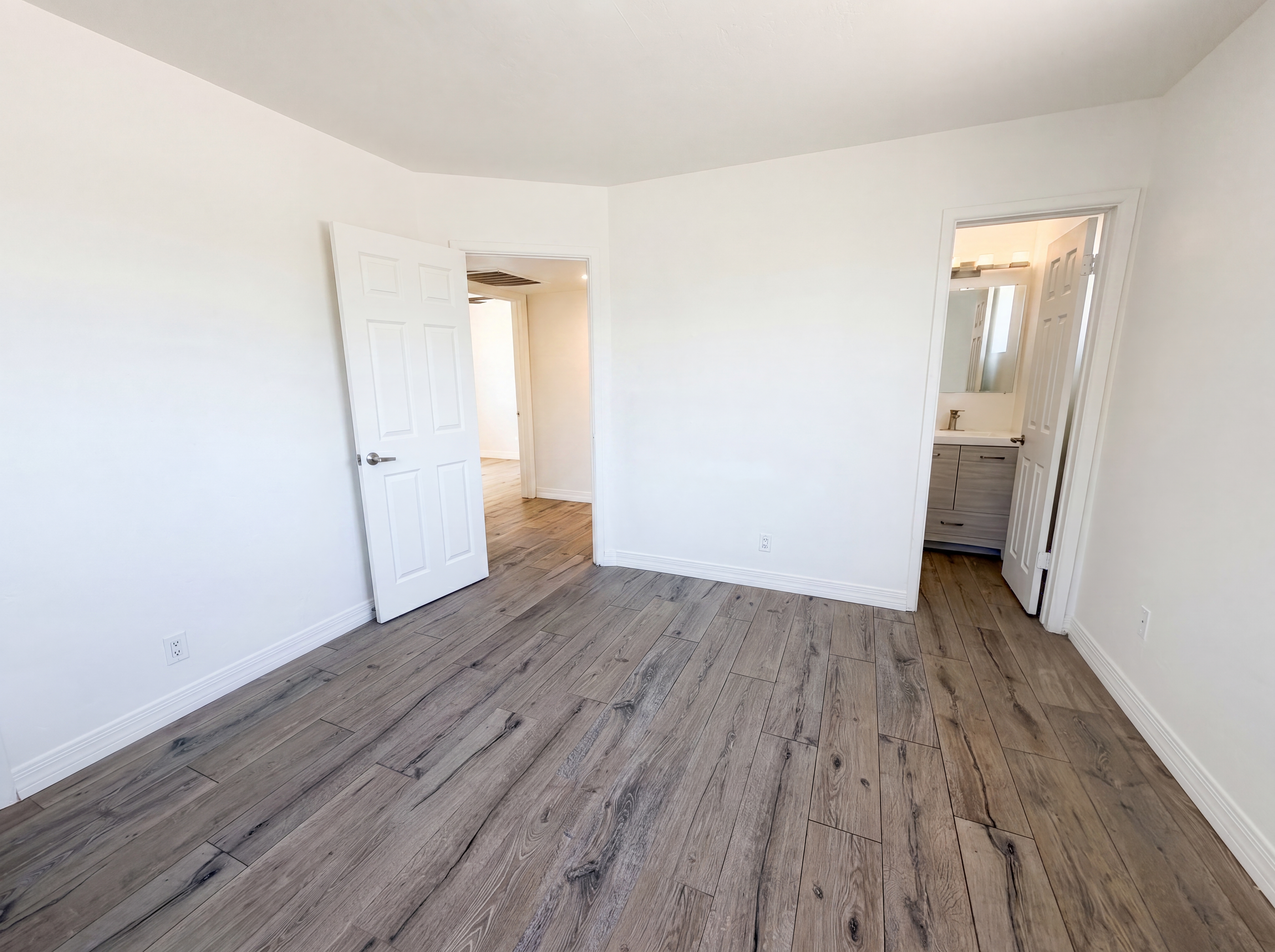 Photo 13 of 21 of 4505 W Clarendon Ave, Phoenix, AZ