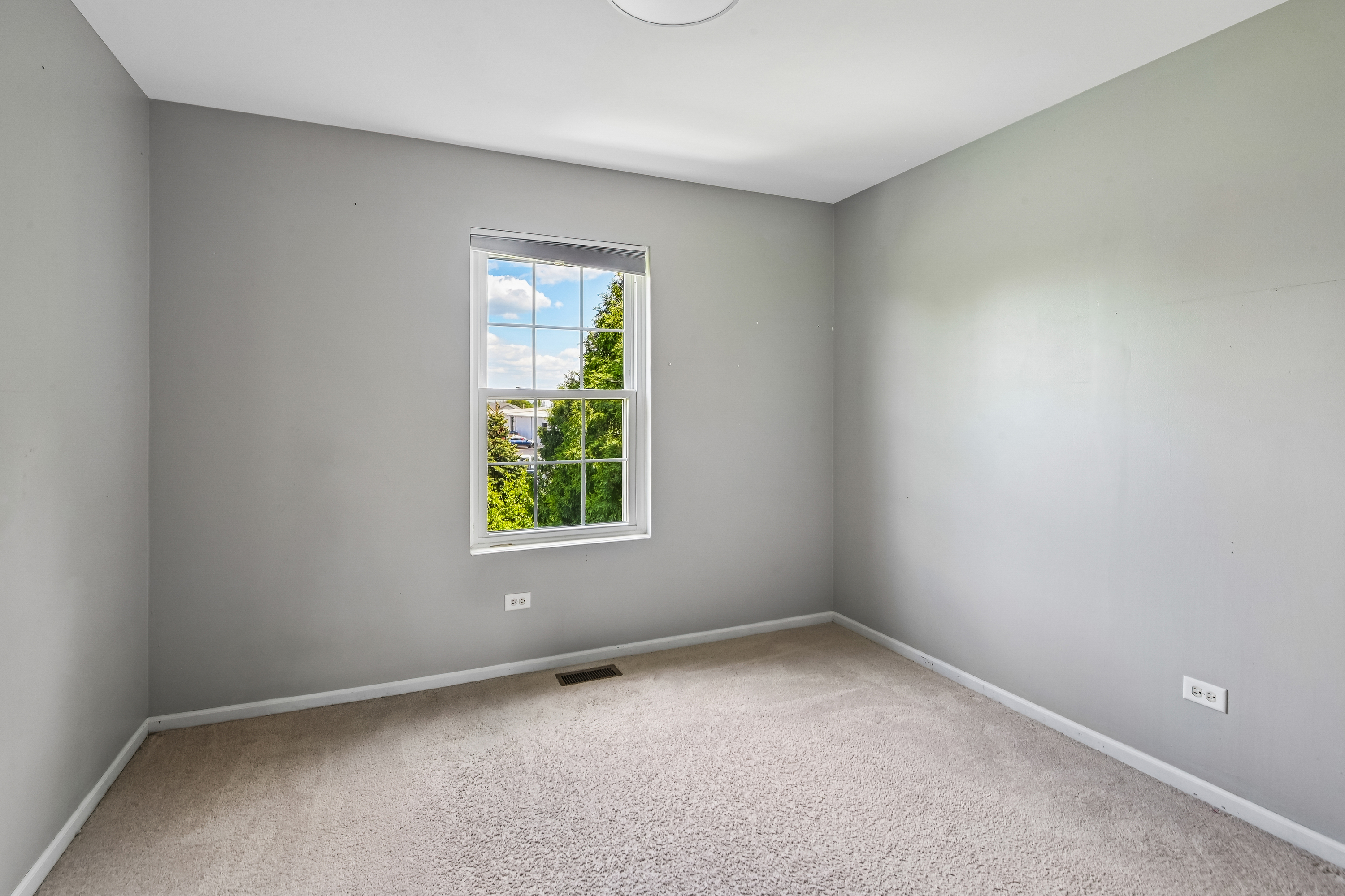 Photo 23 of 33 of 1212 Courtland Cir, Plainfield, IL