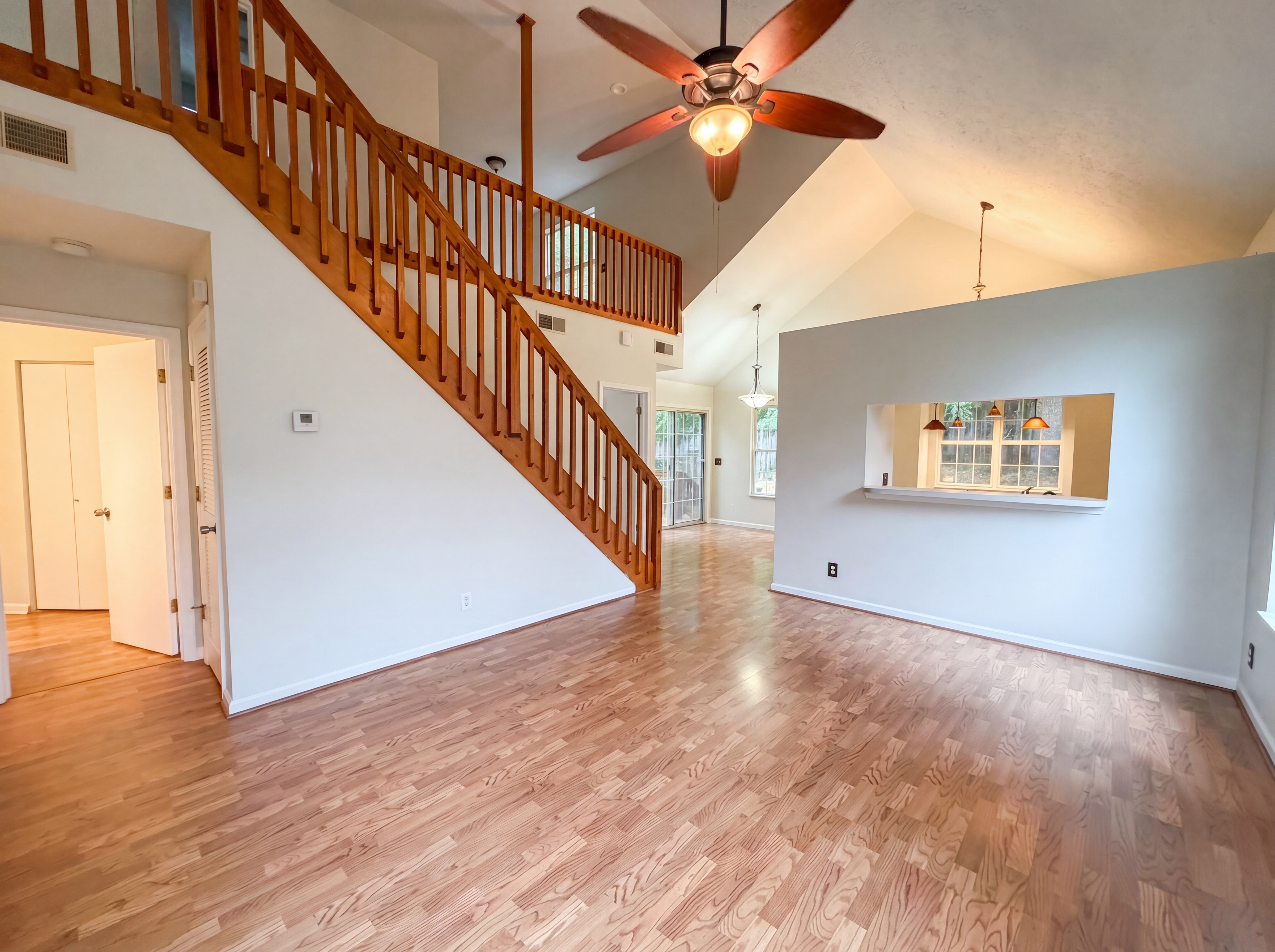 Photo 3 of 18 of 4046 Farmingham Woods Dr, Hermitage, TN