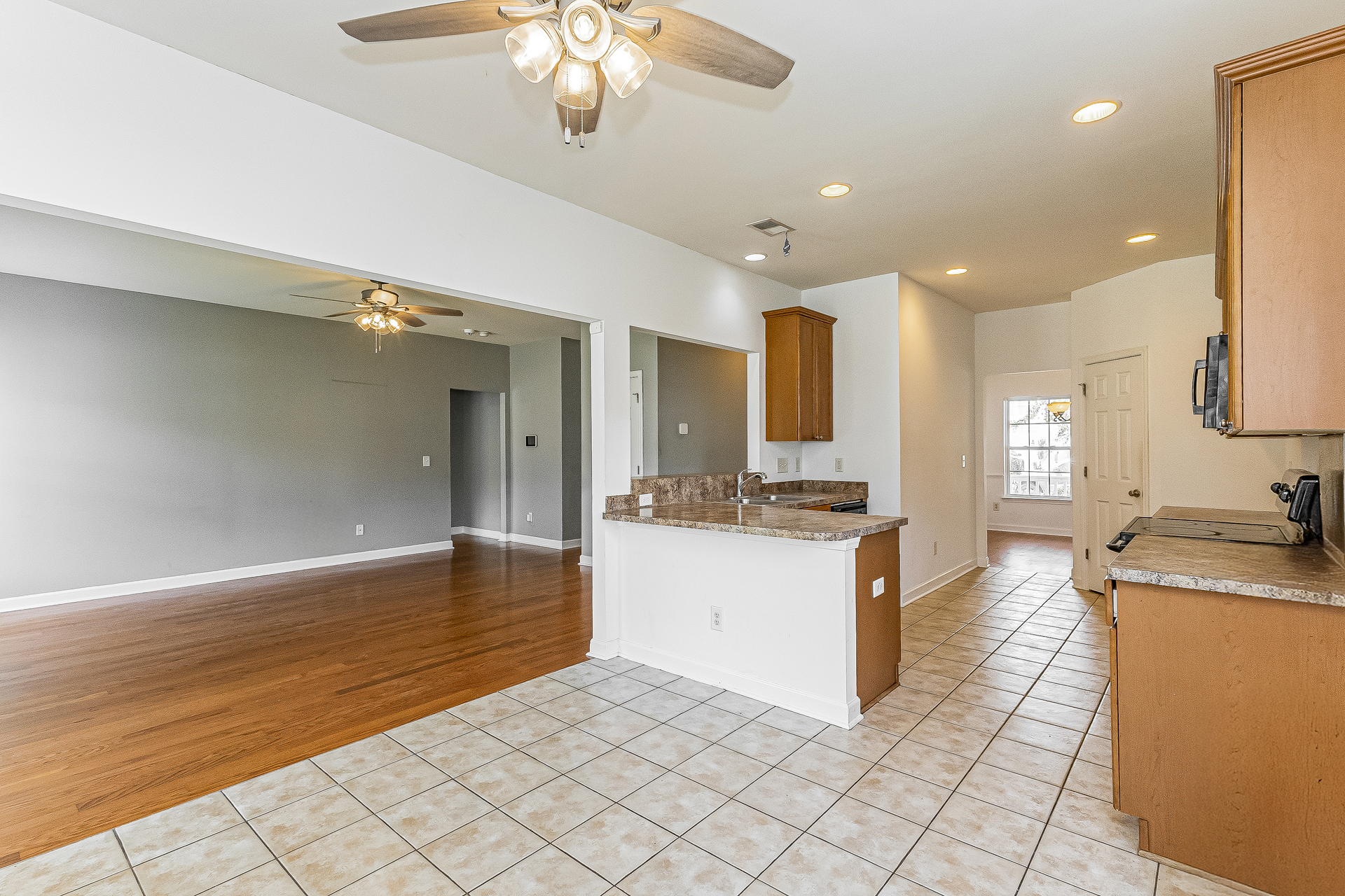 Photo 5 of 22 of 1019 Sterling Ln, Summerville, SC