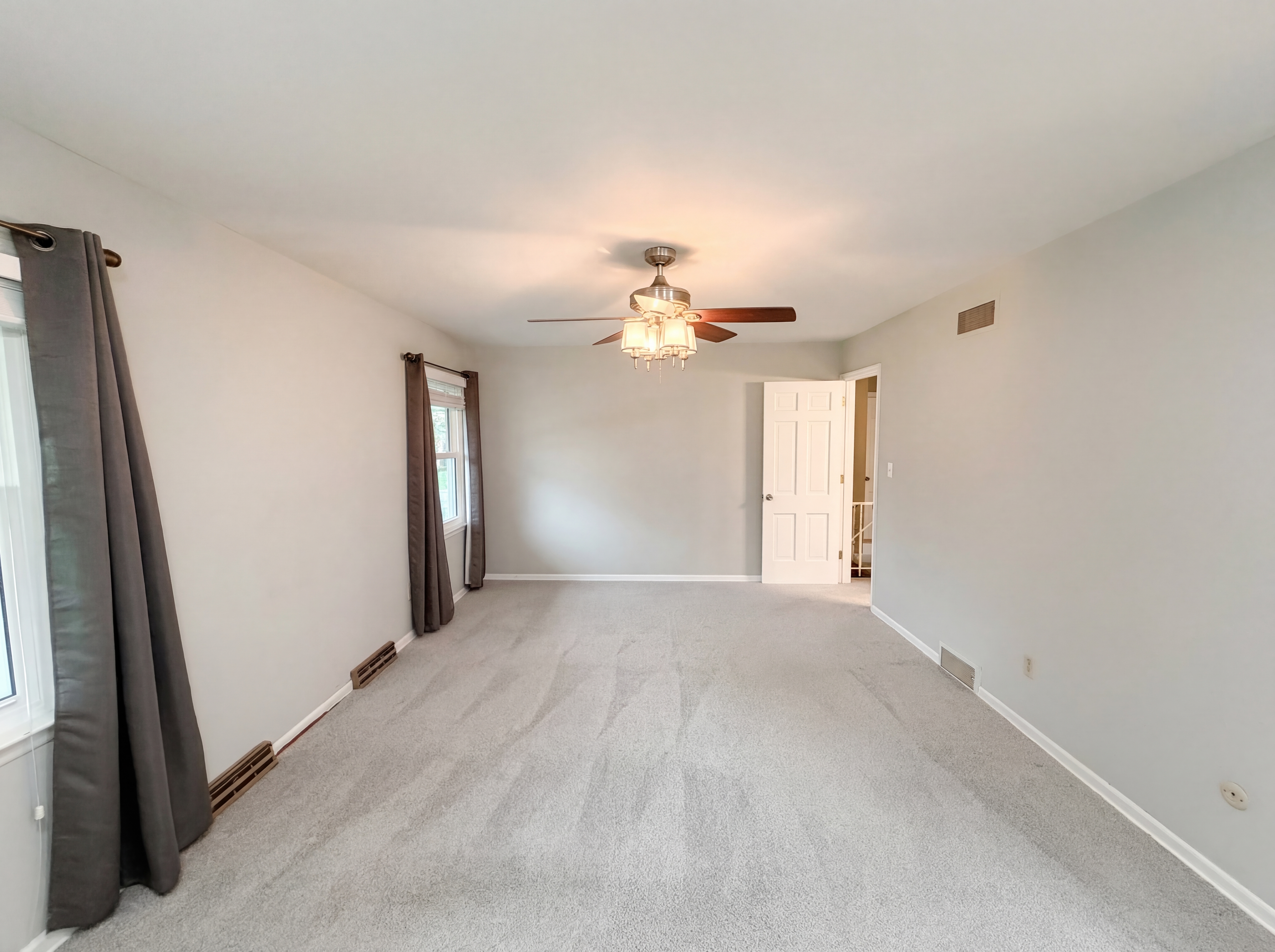 Photo 12 of 35 of 1289 Clubview Blvd S, Columbus, OH