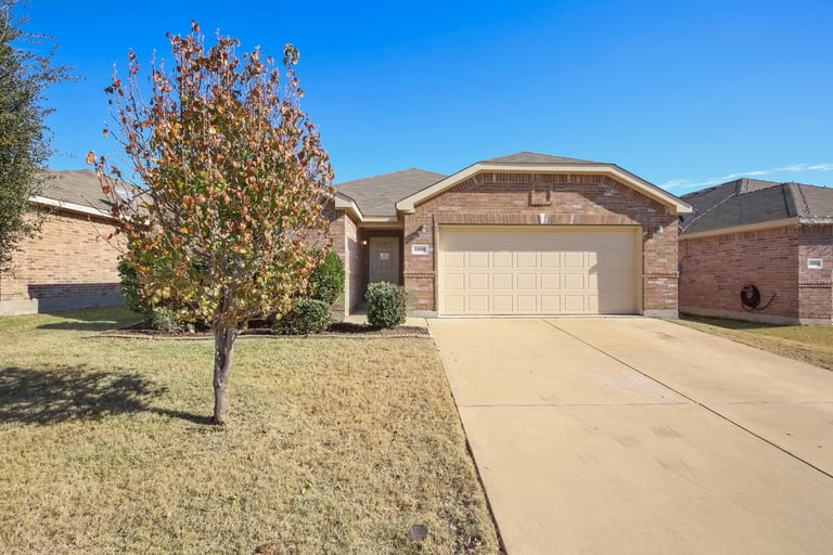 Photo 1 of 26 - 6008 Saddle Flap Dr, Fort Worth, TX 76179