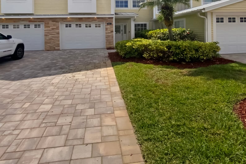 Property photo 2 of 915 Woodbridge Ct
