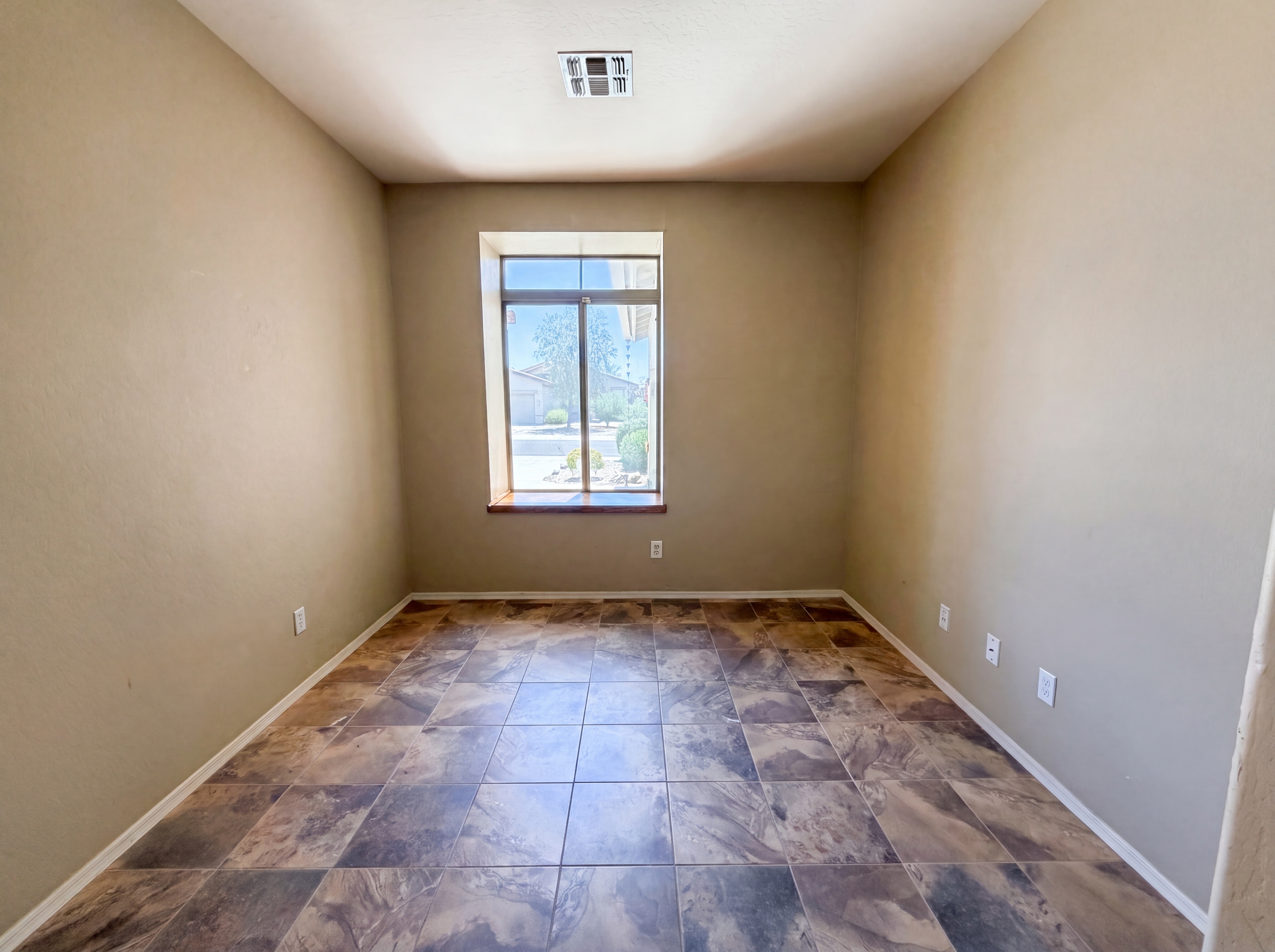Photo 11 of 25 of 17530 W Cardinal Dr, Goodyear, AZ