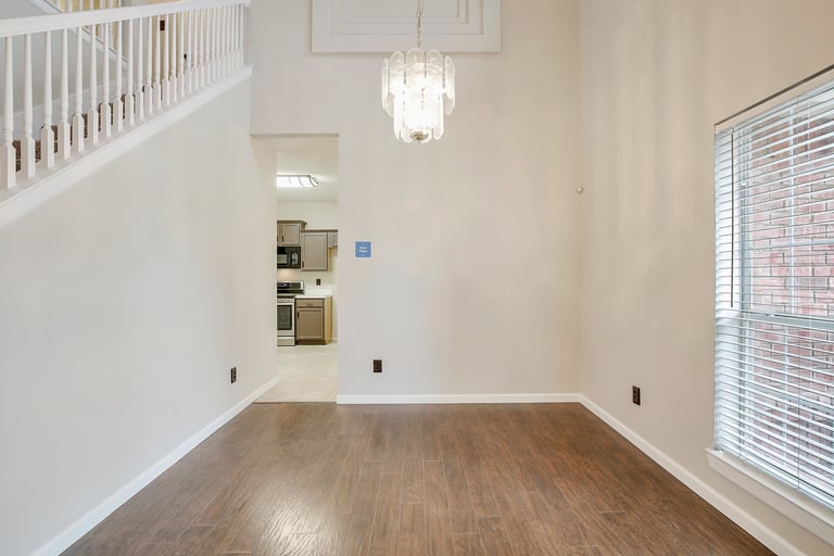 Photo 6 of 26 - 5716 Wimbledon Cir, Haltom City, TX 76137