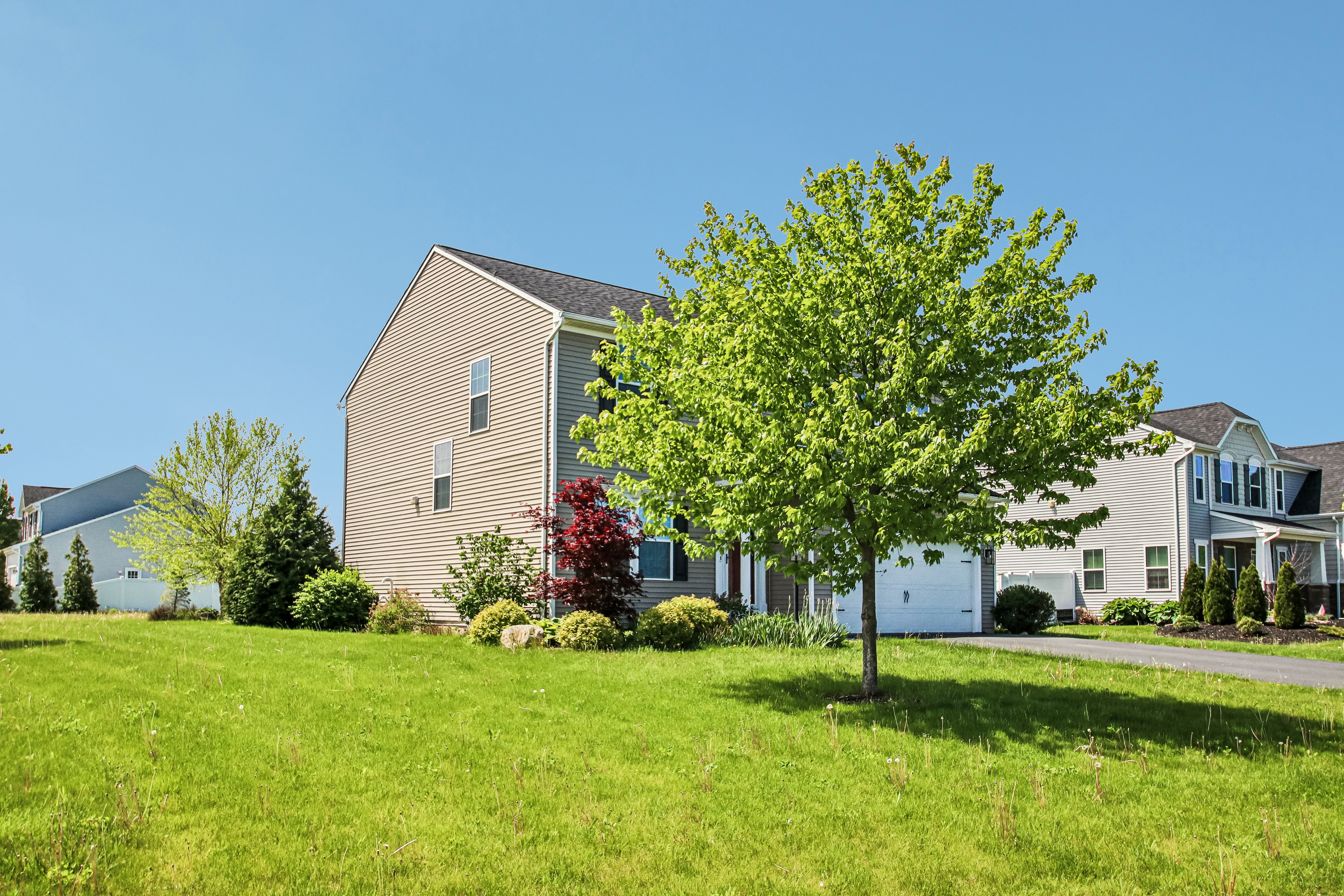 Photo 7 of 48 of 6007 Amber Dr, Farmington, NY