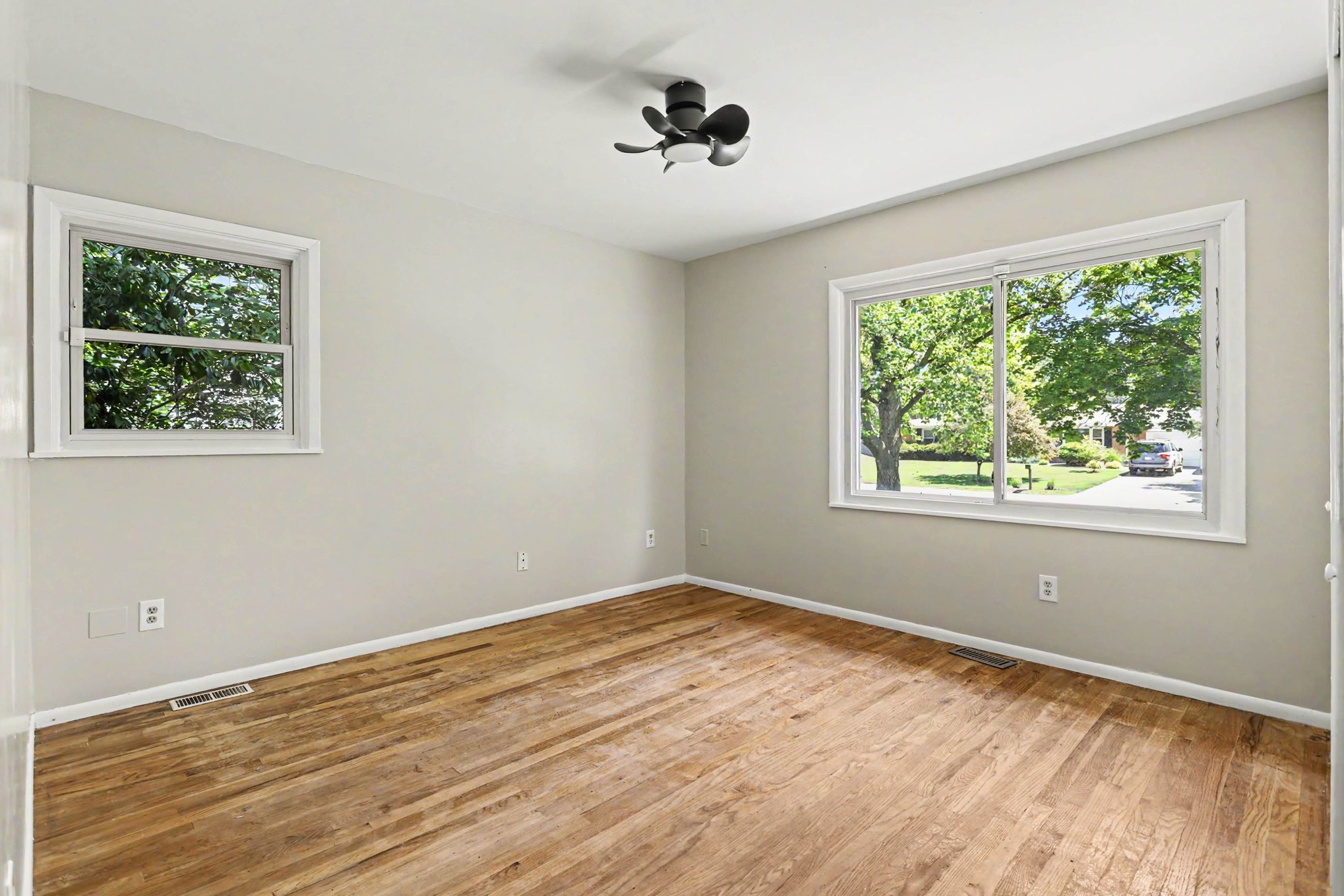 Photo 9 of 15 of 724 Chippewa Trl, Niles, MI