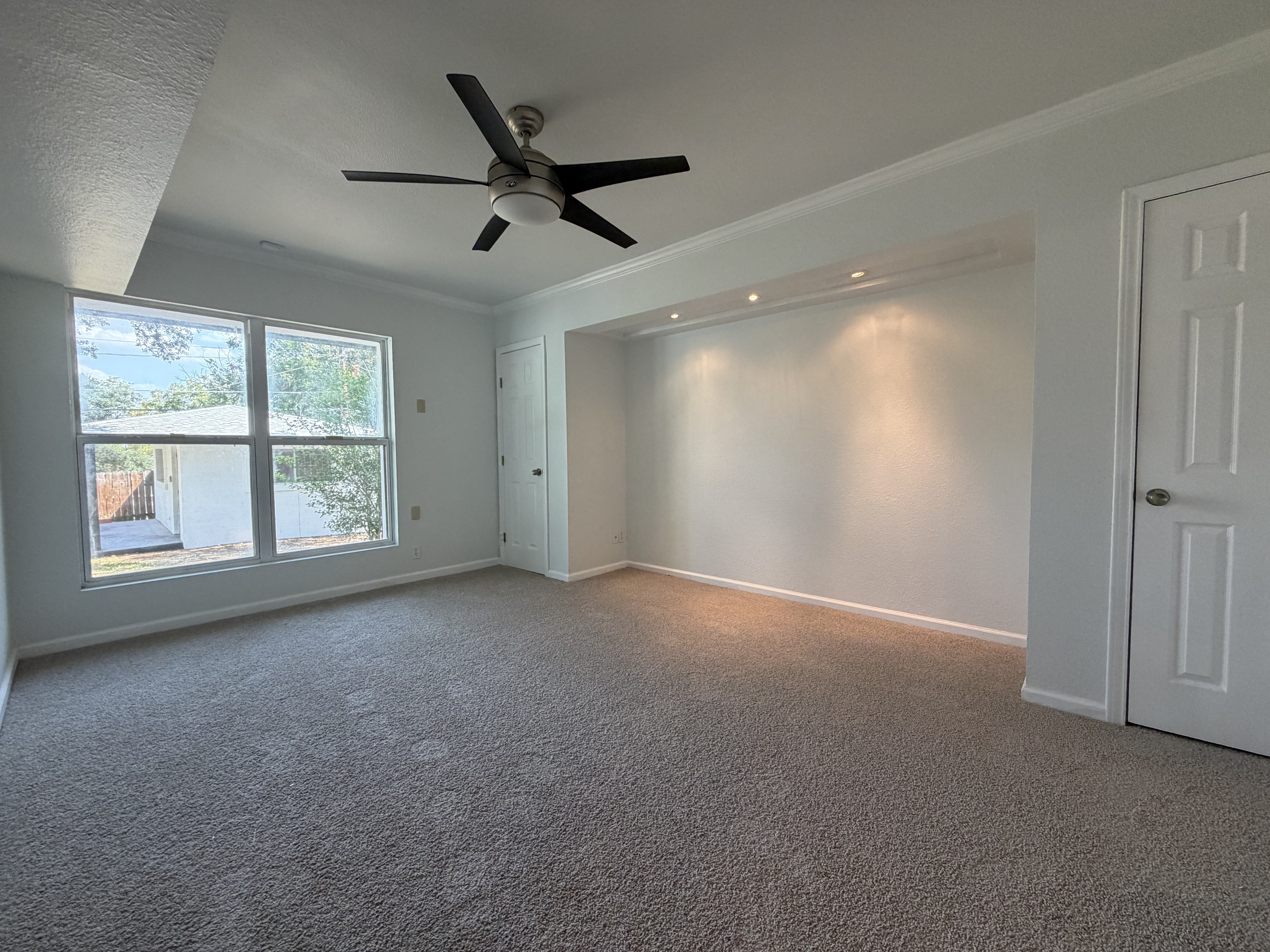 Photo 8 of 25 of 106 Briarcliff Dr, San Antonio, TX