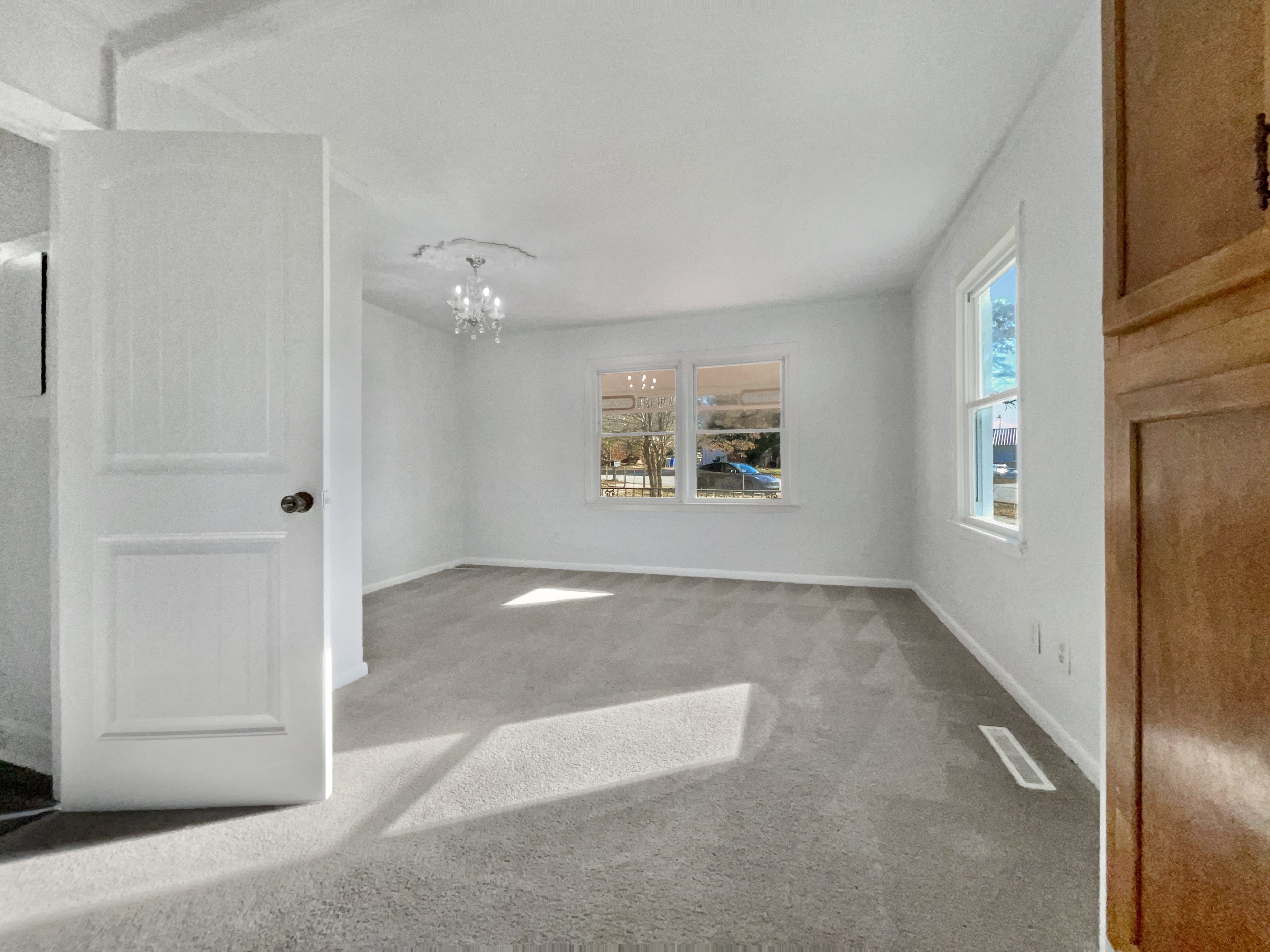 Photo 12 of 18 of 5142 Meadowbrook Dr, Fayetteville, NC