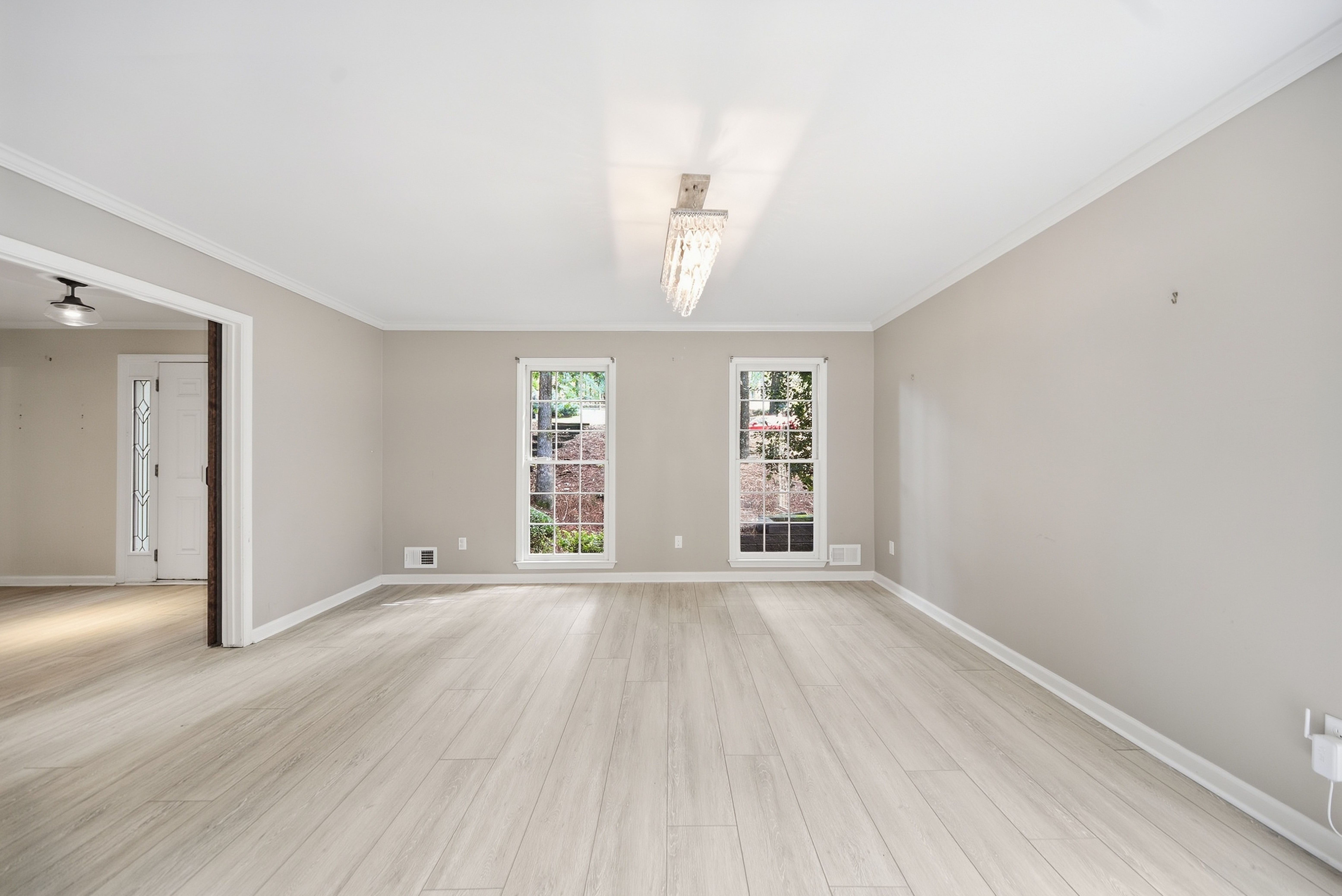 Photo 10 of 40 of 4003 Oakview Ct, Alpharetta, GA