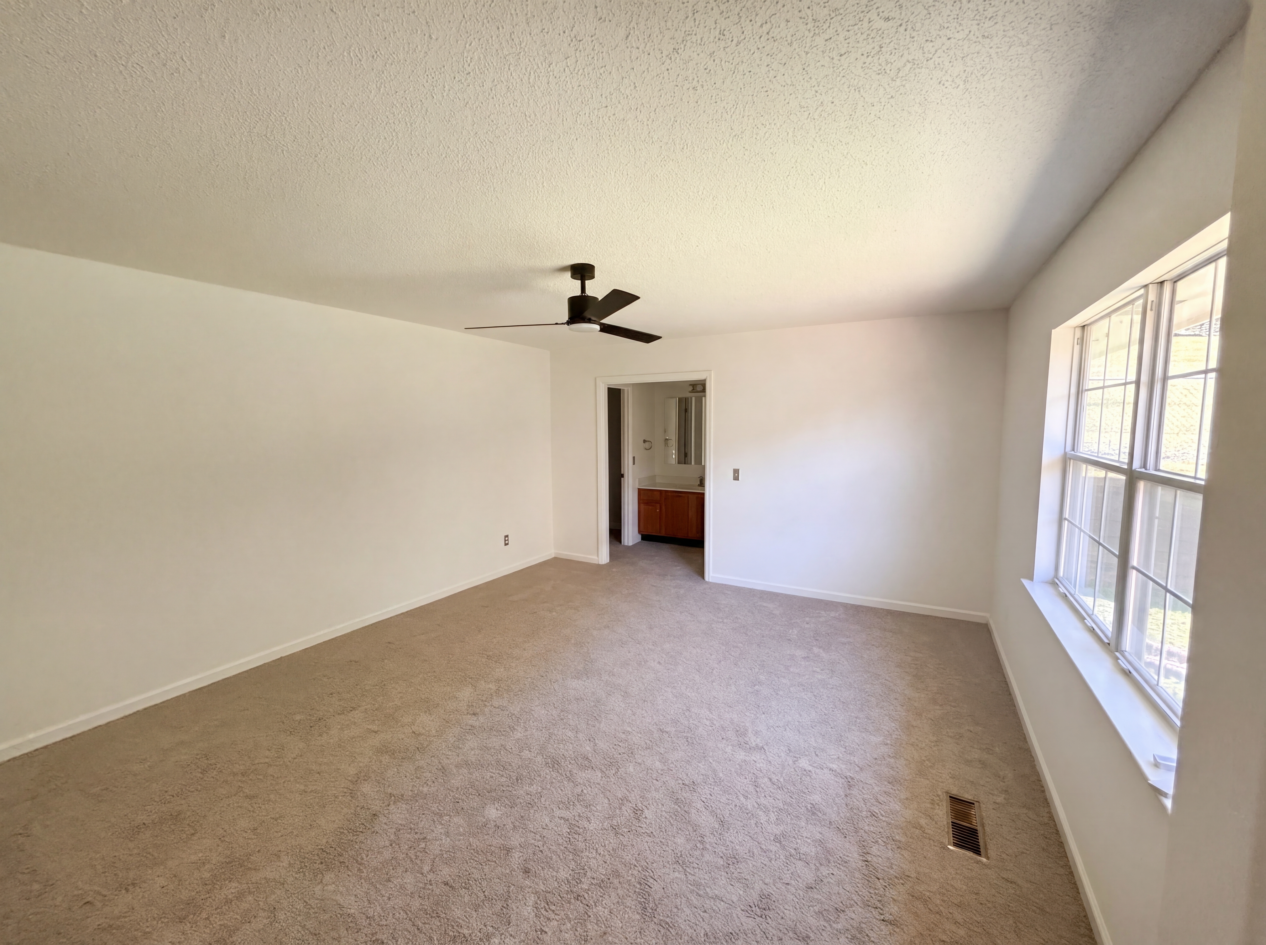 Photo 16 of 32 of 2307 Quail Nest Cir, Chattanooga, TN