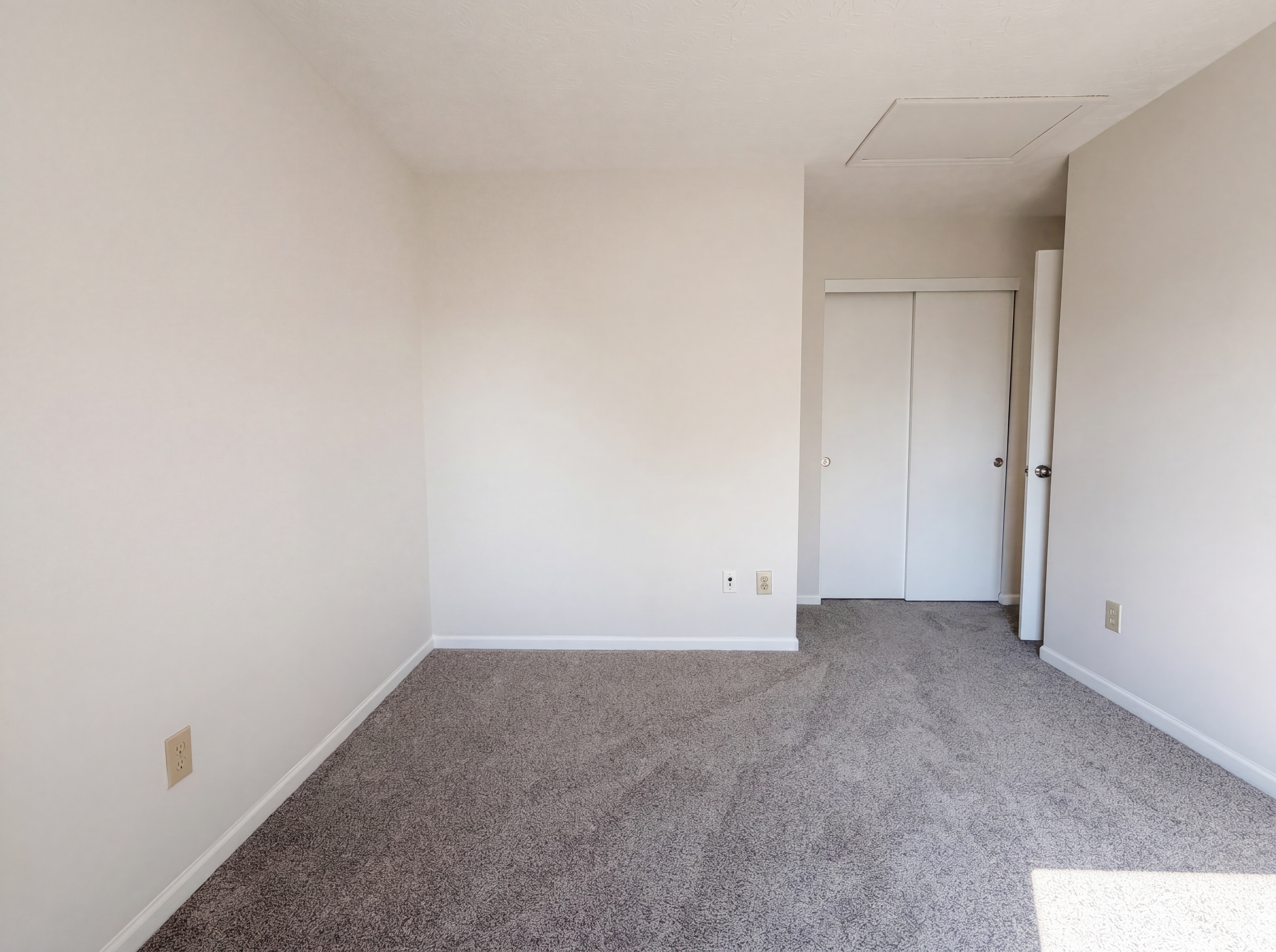 Photo 15 of 30 of 5074 Langcroft Dr, Hilliard, OH