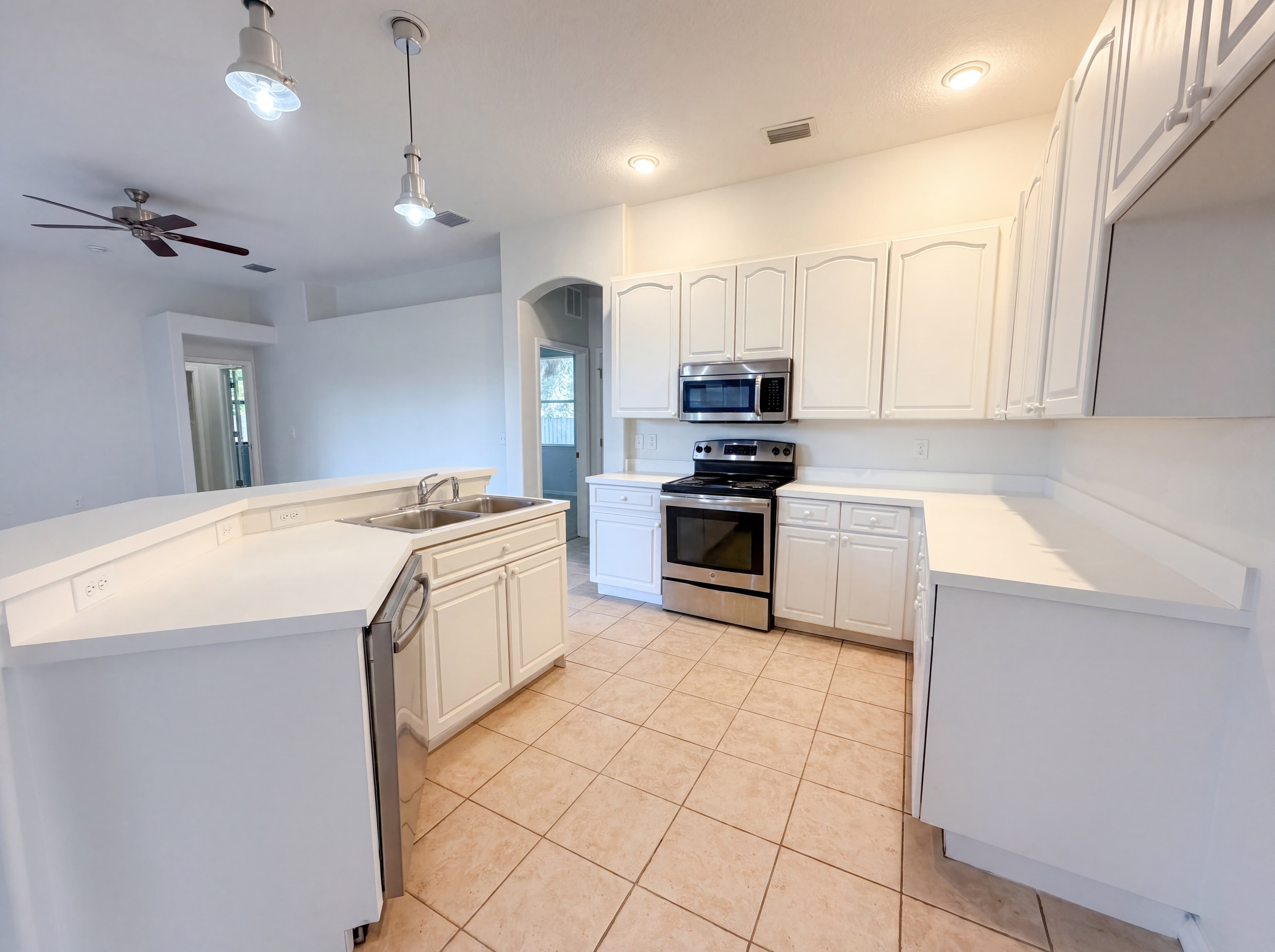 Photo 9 of 22 of 203 Taylor Bay Ln, Brandon, FL