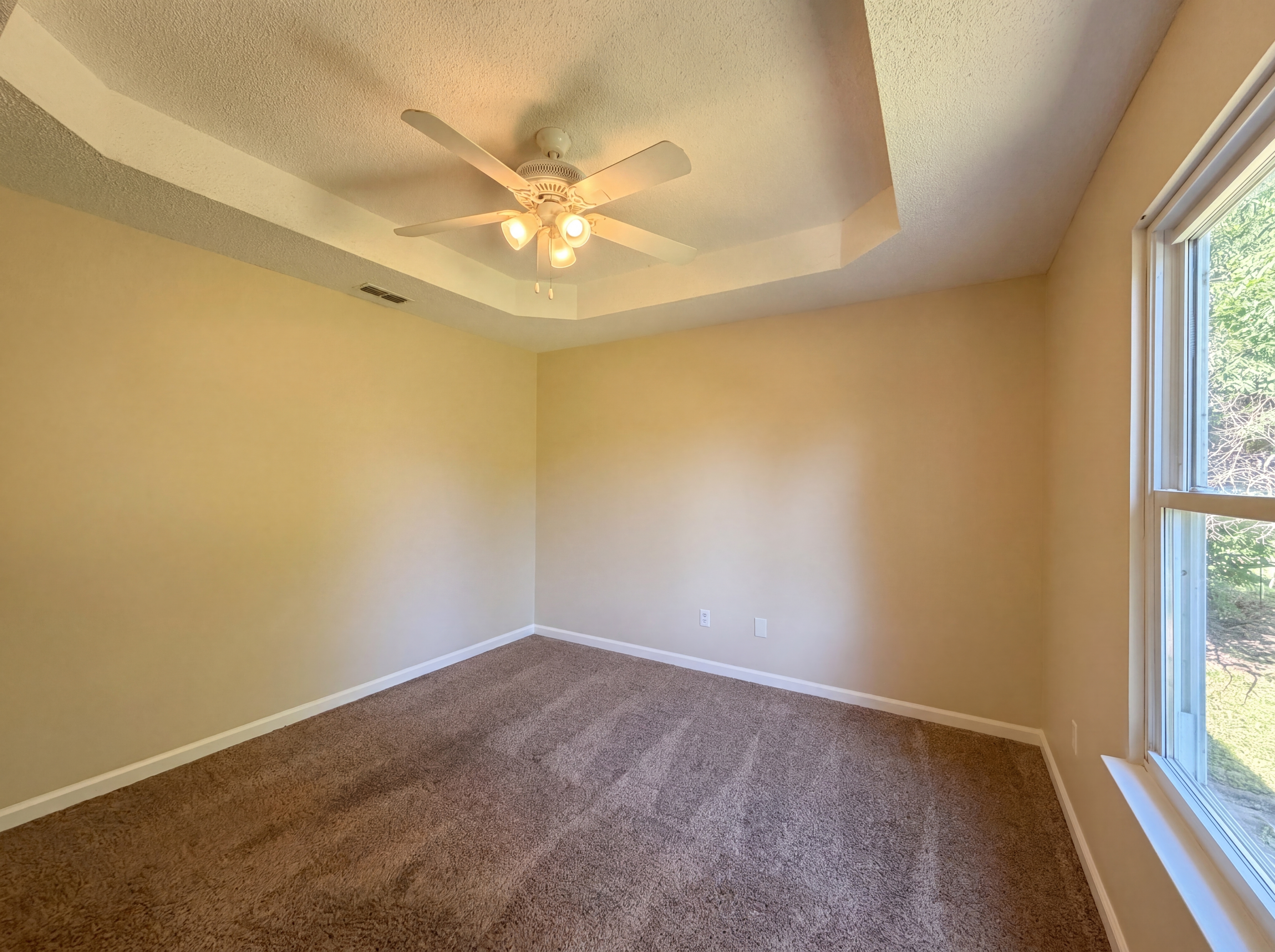 Photo 4 of 17 of 104 Frontier Ln, La Vergne, TN