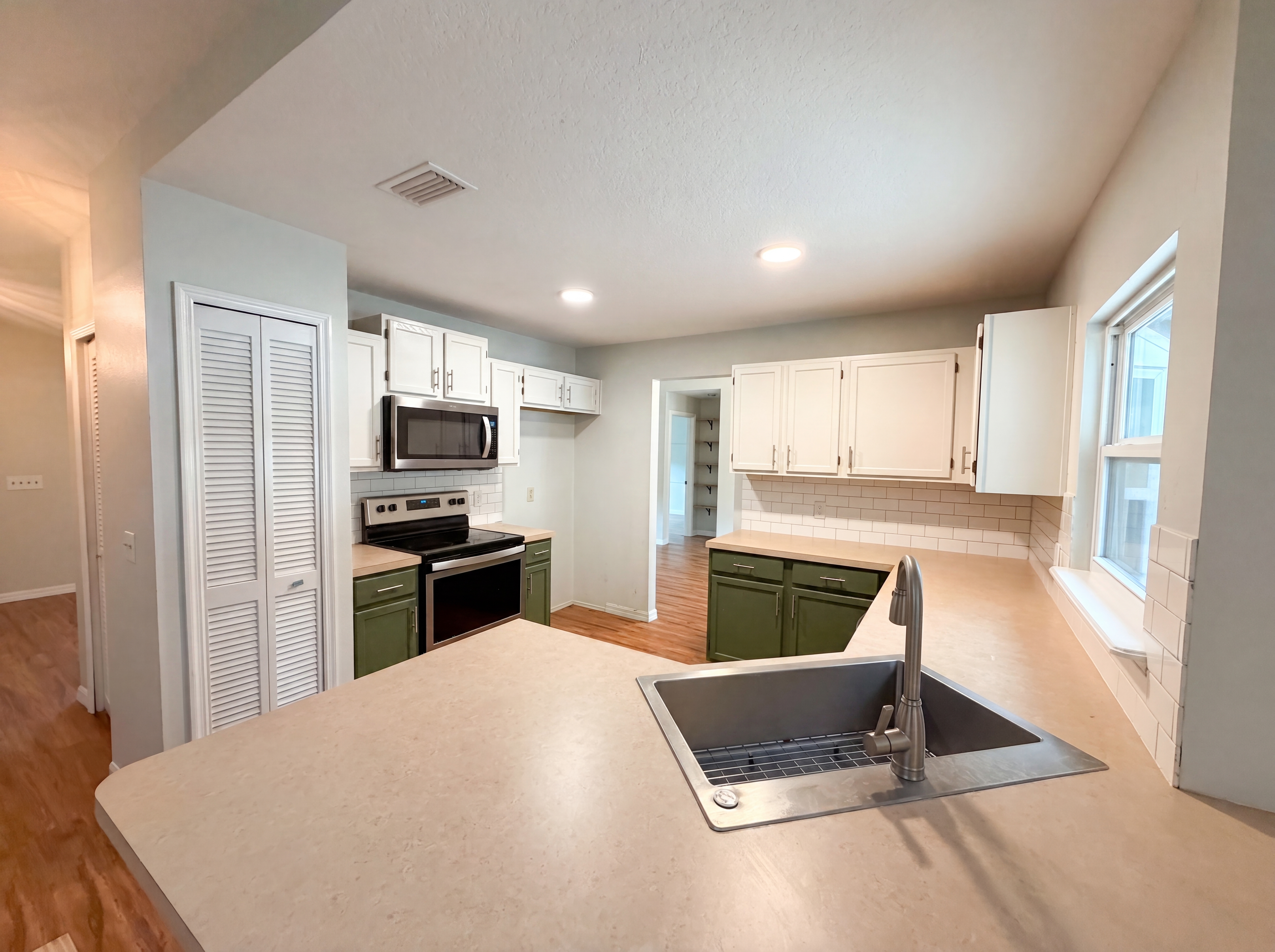 Photo 15 of 20 of 546 Penns Neck Dr, Deland, FL