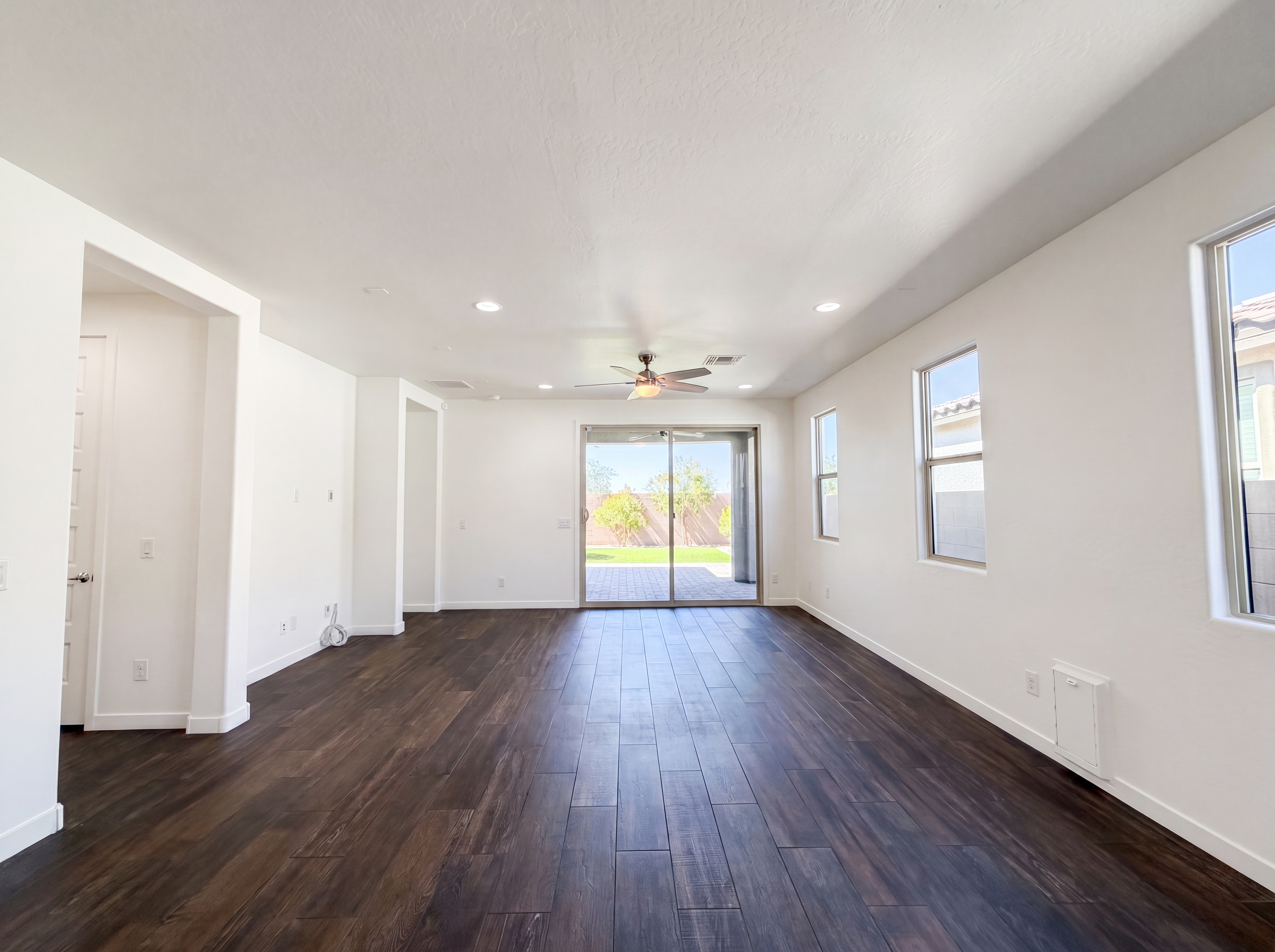 Photo 3 of 31 of 1224 E Glass Ln, Phoenix, AZ