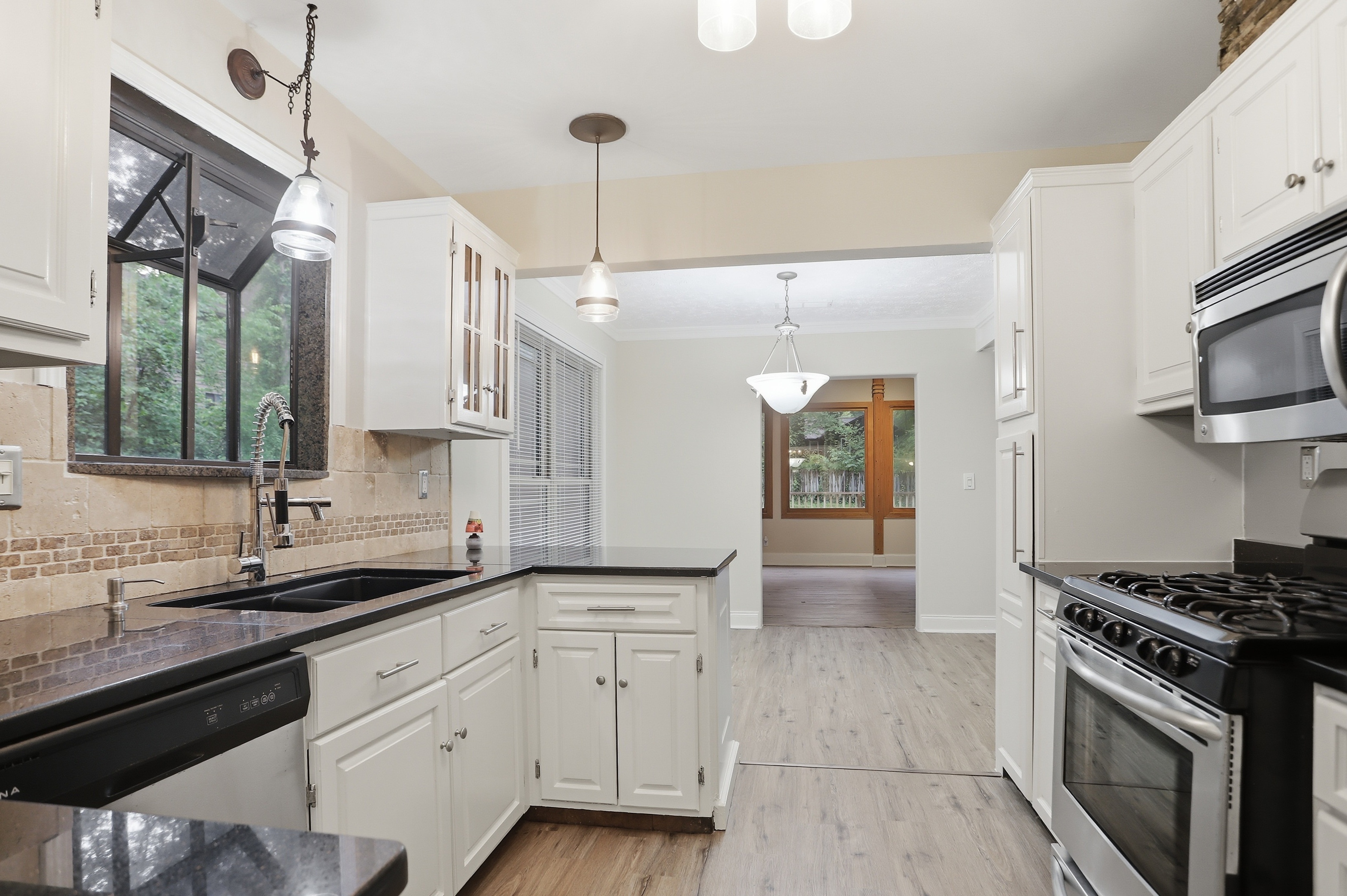 Photo 11 of 37 of 1485 Barrier Rd, Marietta, GA