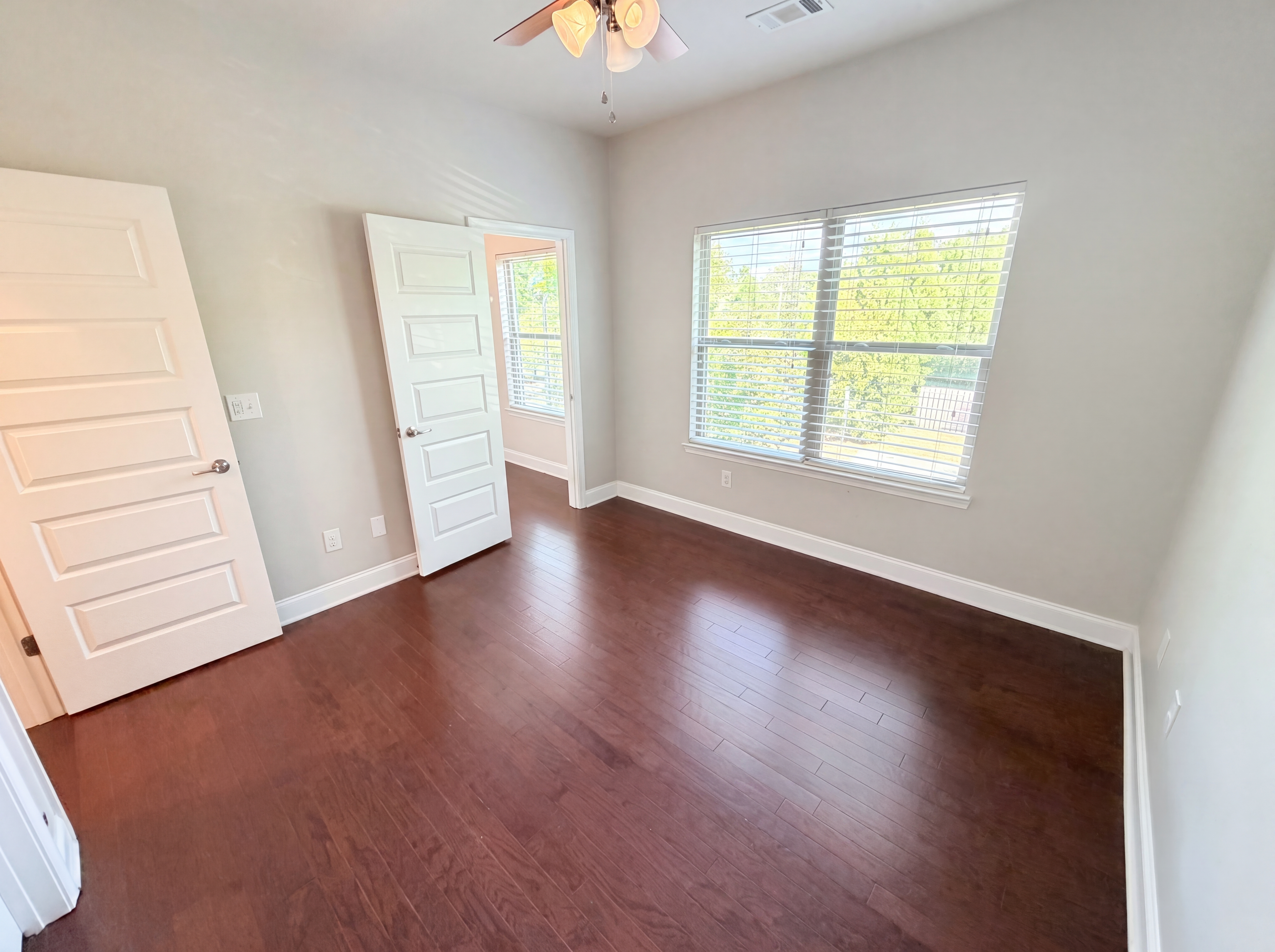 Photo 13 of 24 of 10555 Naramore Ln, Alpharetta, GA