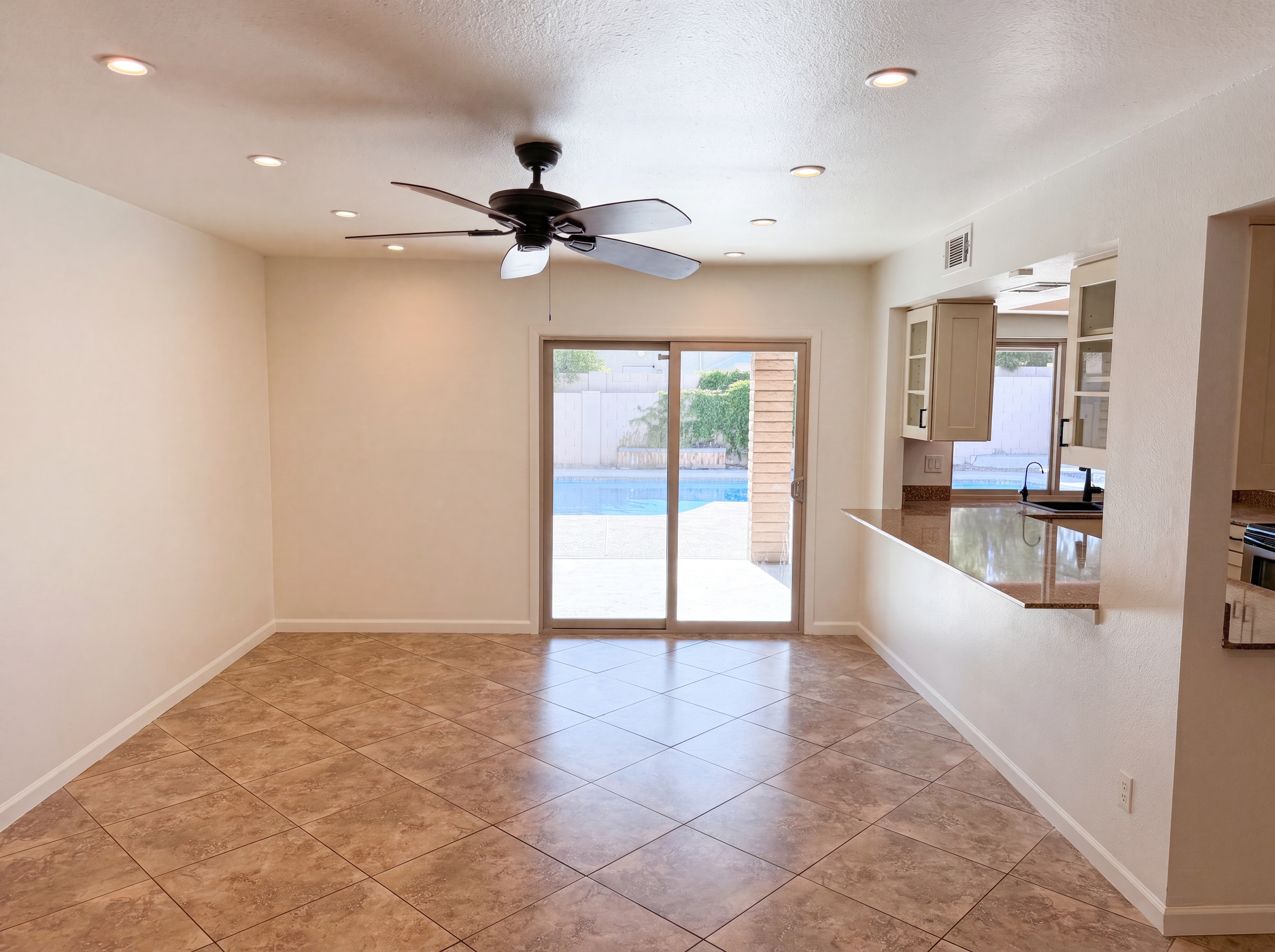Photo 7 of 24 of 16207 N 11th Pl, Phoenix, AZ